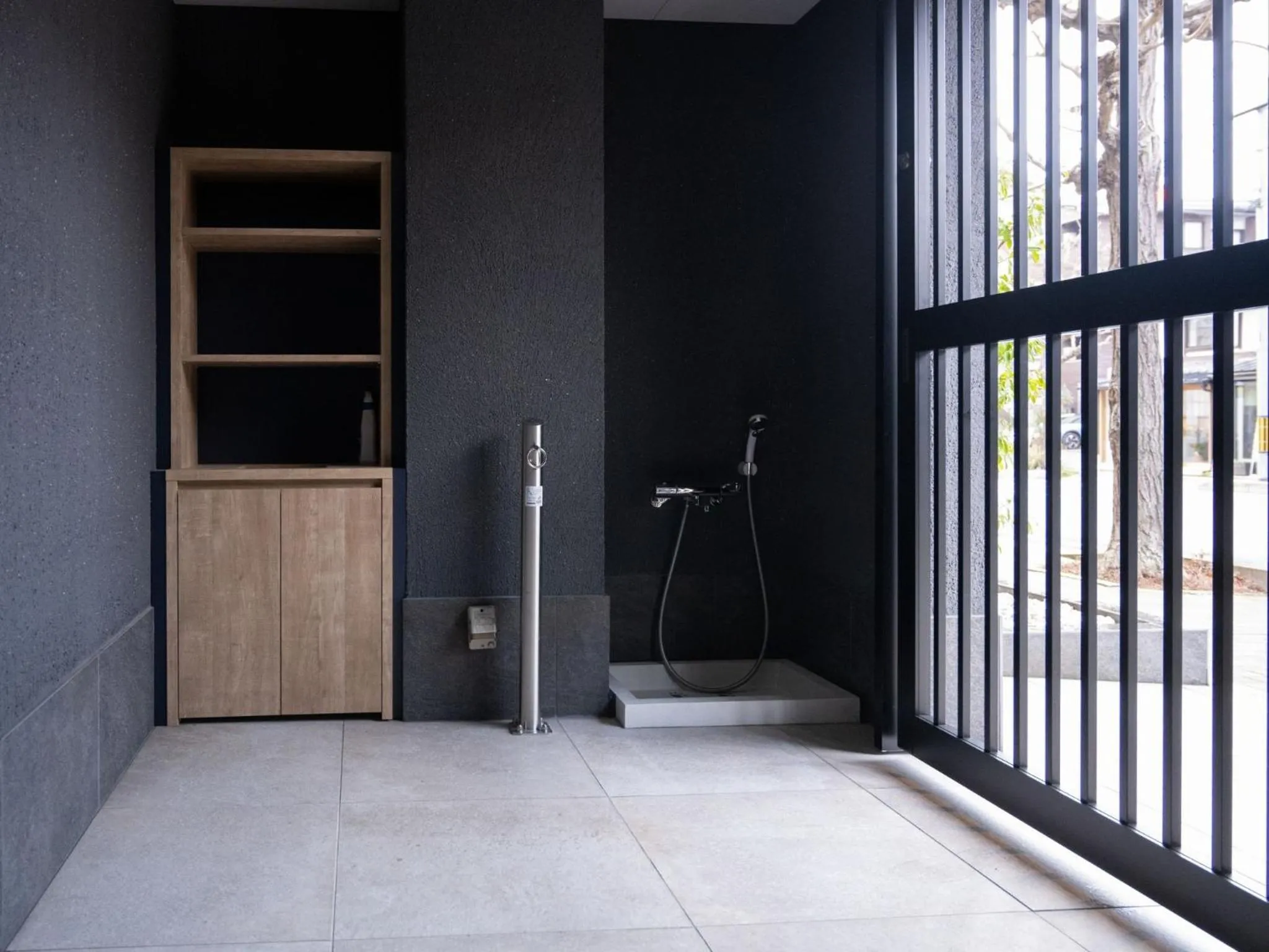 Shower in hotel anddoggy Kyoto Nijo