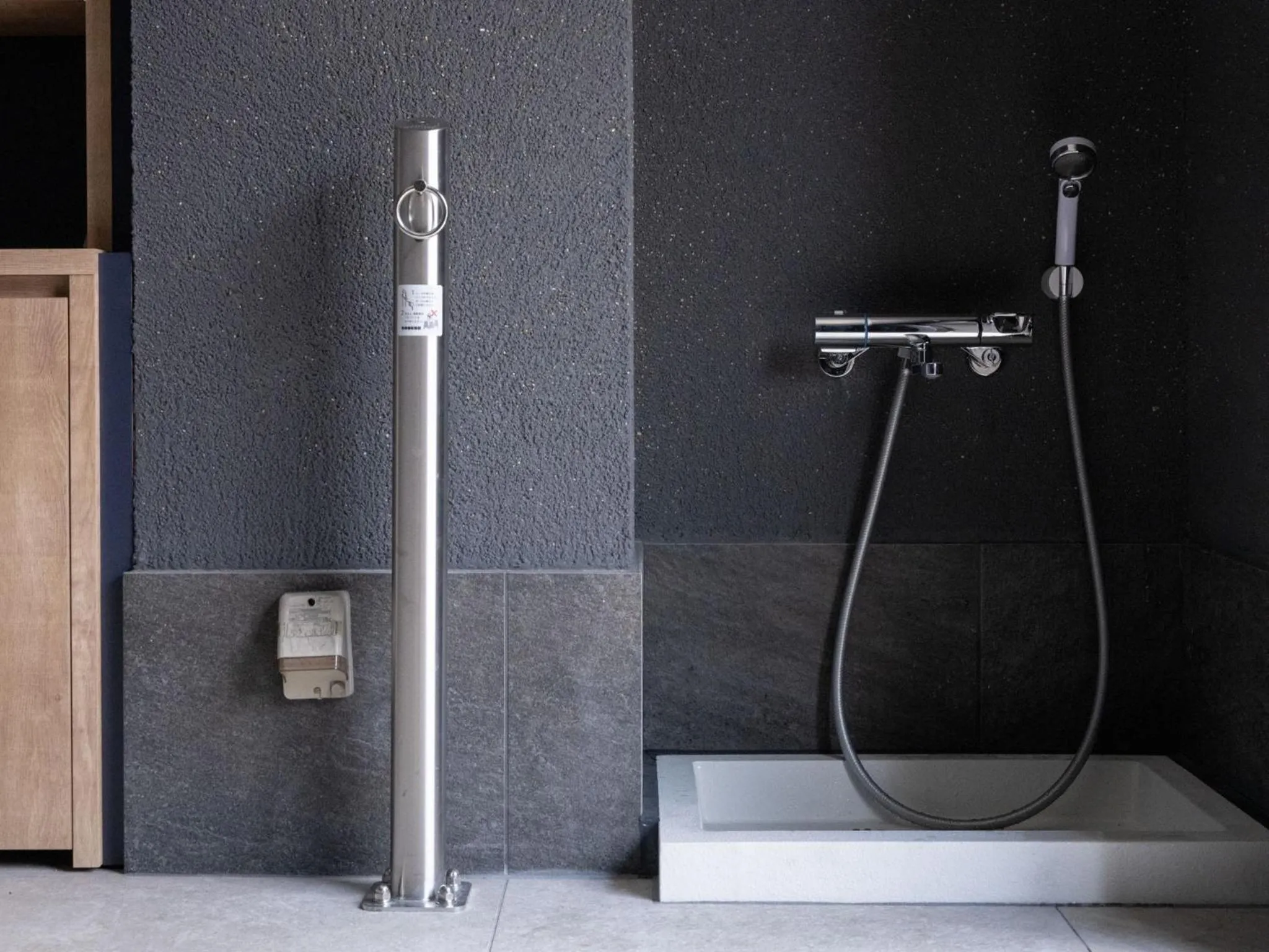 Shower in hotel anddoggy Kyoto Nijo