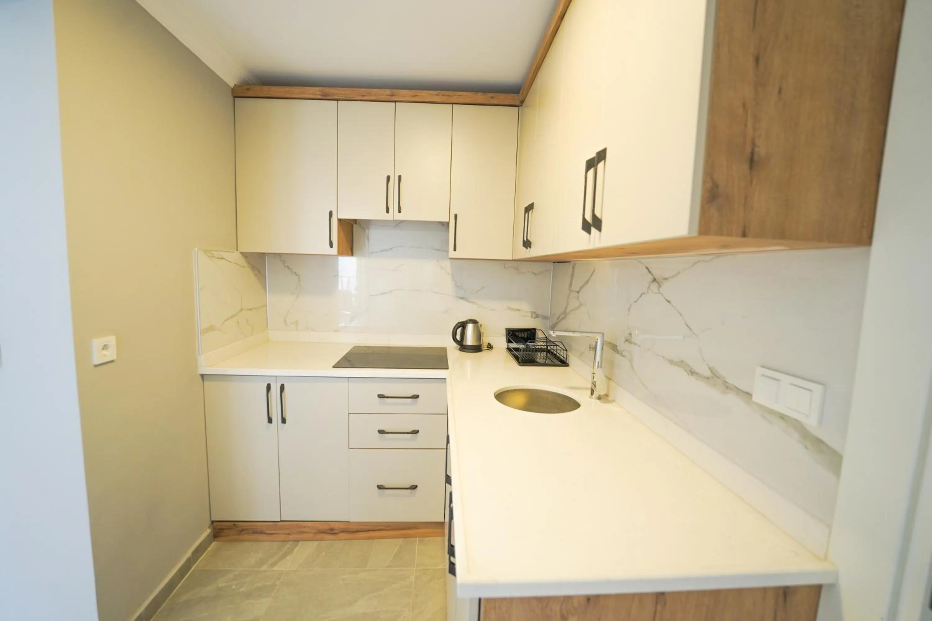 Kitchen or kitchenette in Han Apart Hotel Side