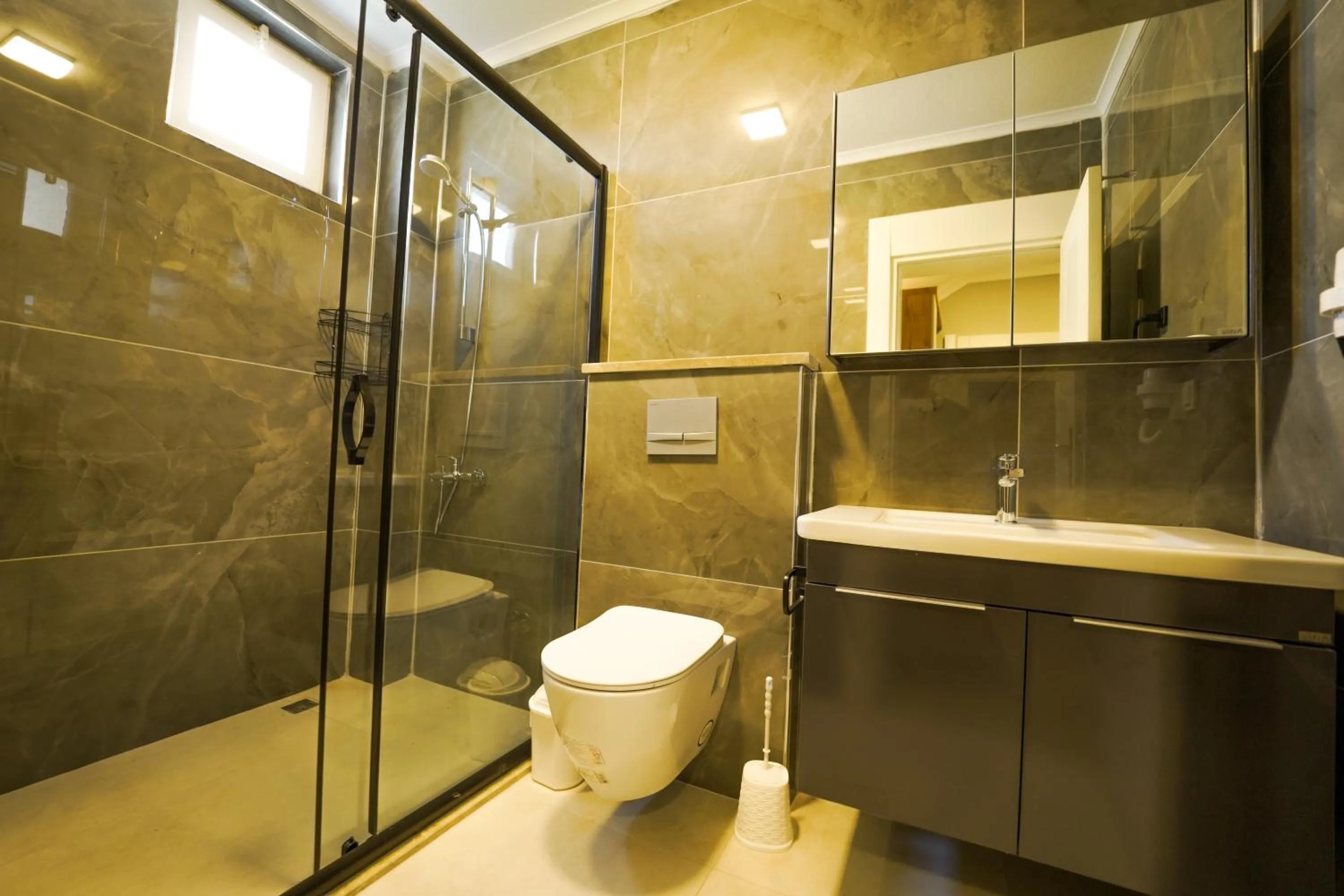 Shower in Han Apart Hotel Side