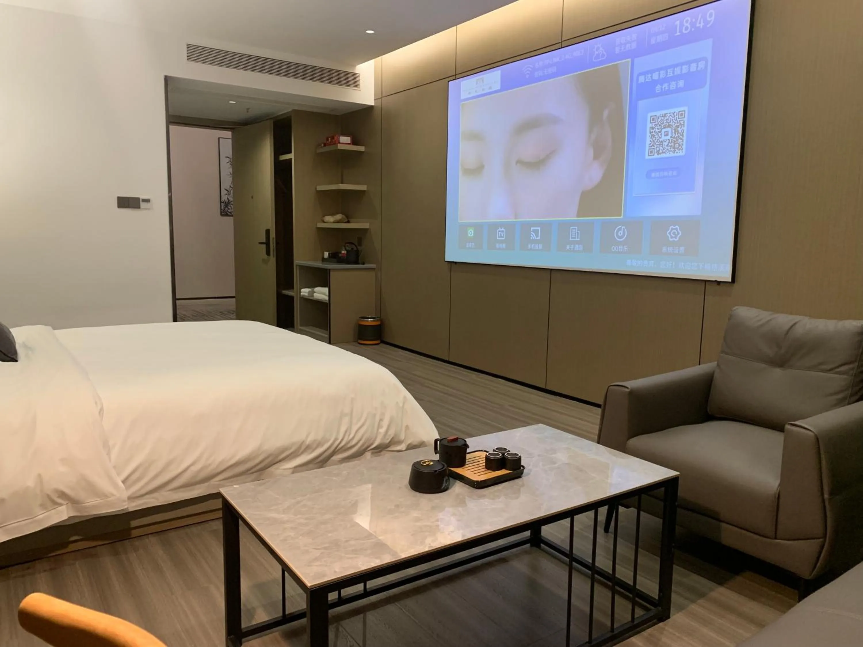 TV and multimedia, Bed in New Century Mansion Hotel Cixi Guanhaiwei