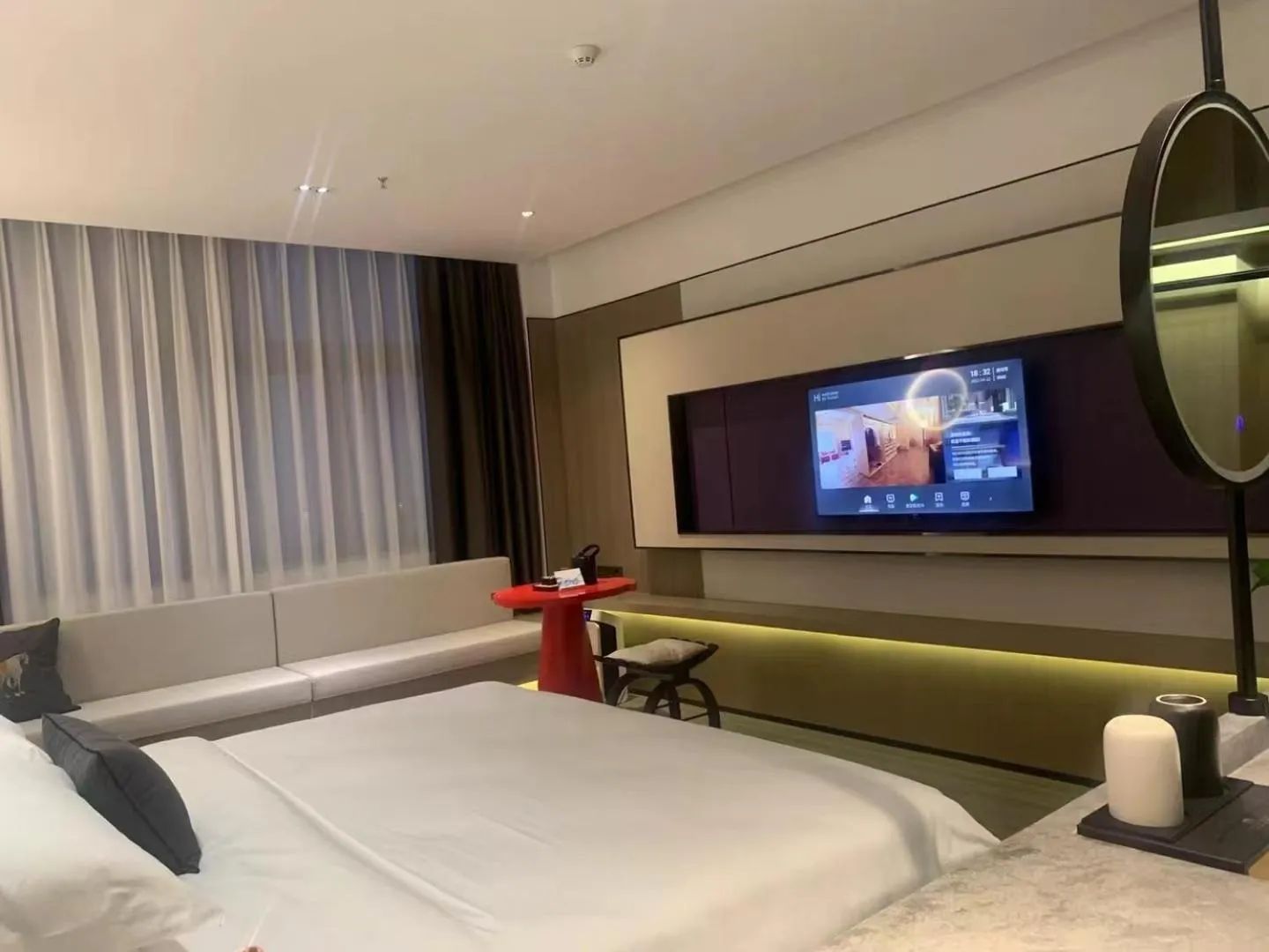 Photo of the whole room, Bed in New Century Mansion Hotel Cixi Guanhaiwei