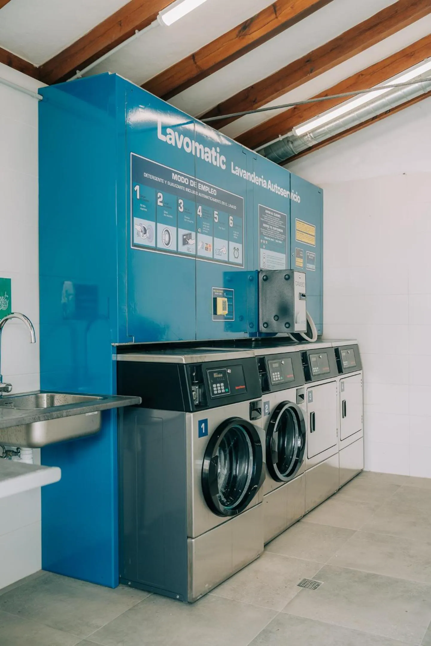washing machine in Costa del Sol Glamping Village