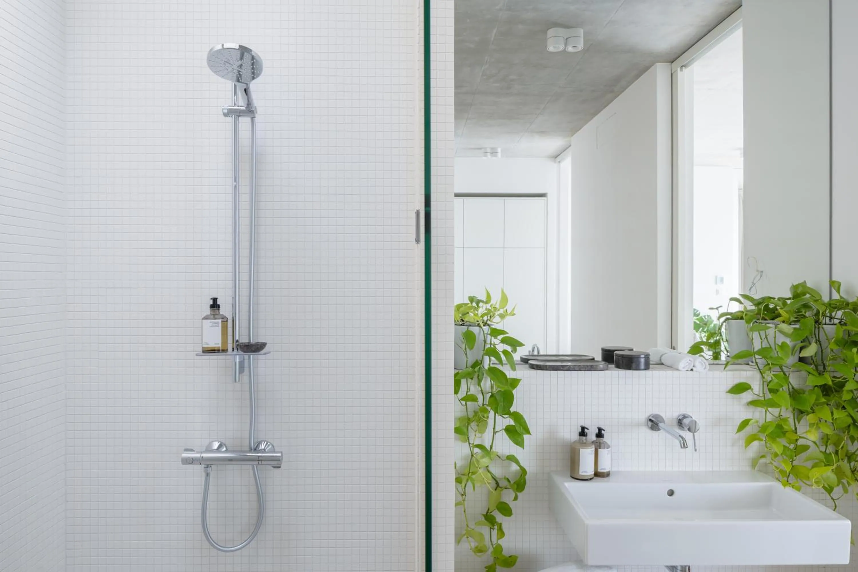 Shower in Wilmina Apartments & Lofts