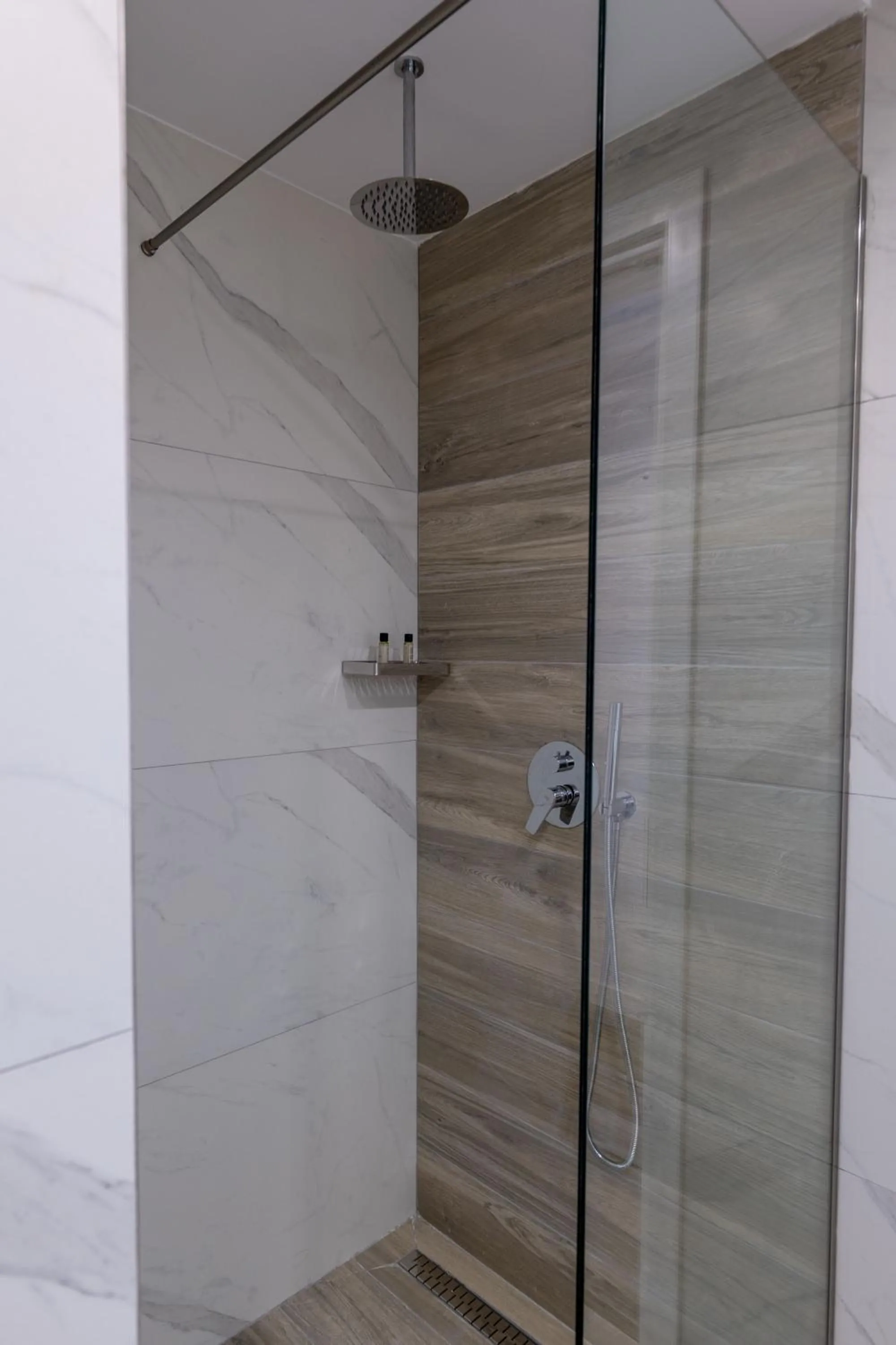 Shower in Hotel Flori