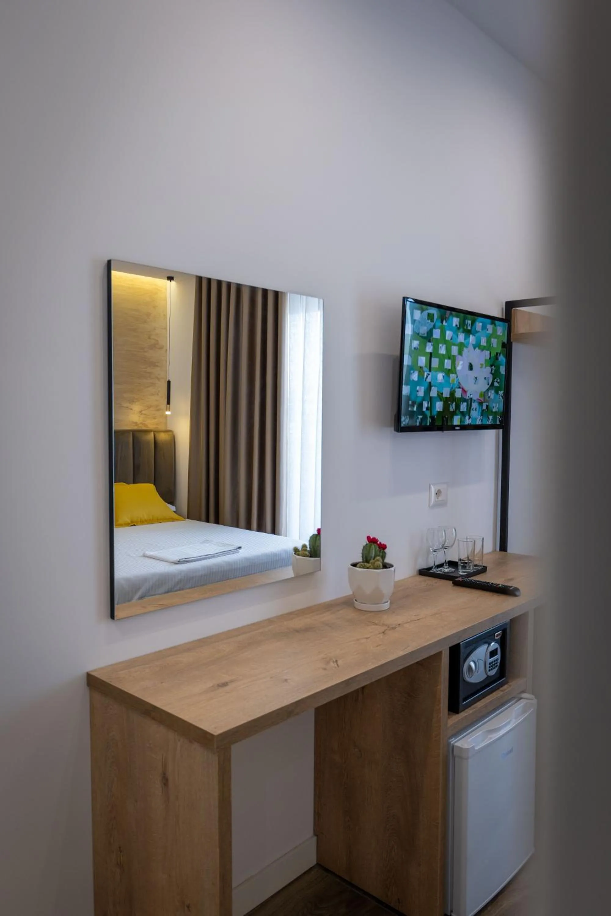 TV and multimedia, Bed in Hotel Flori