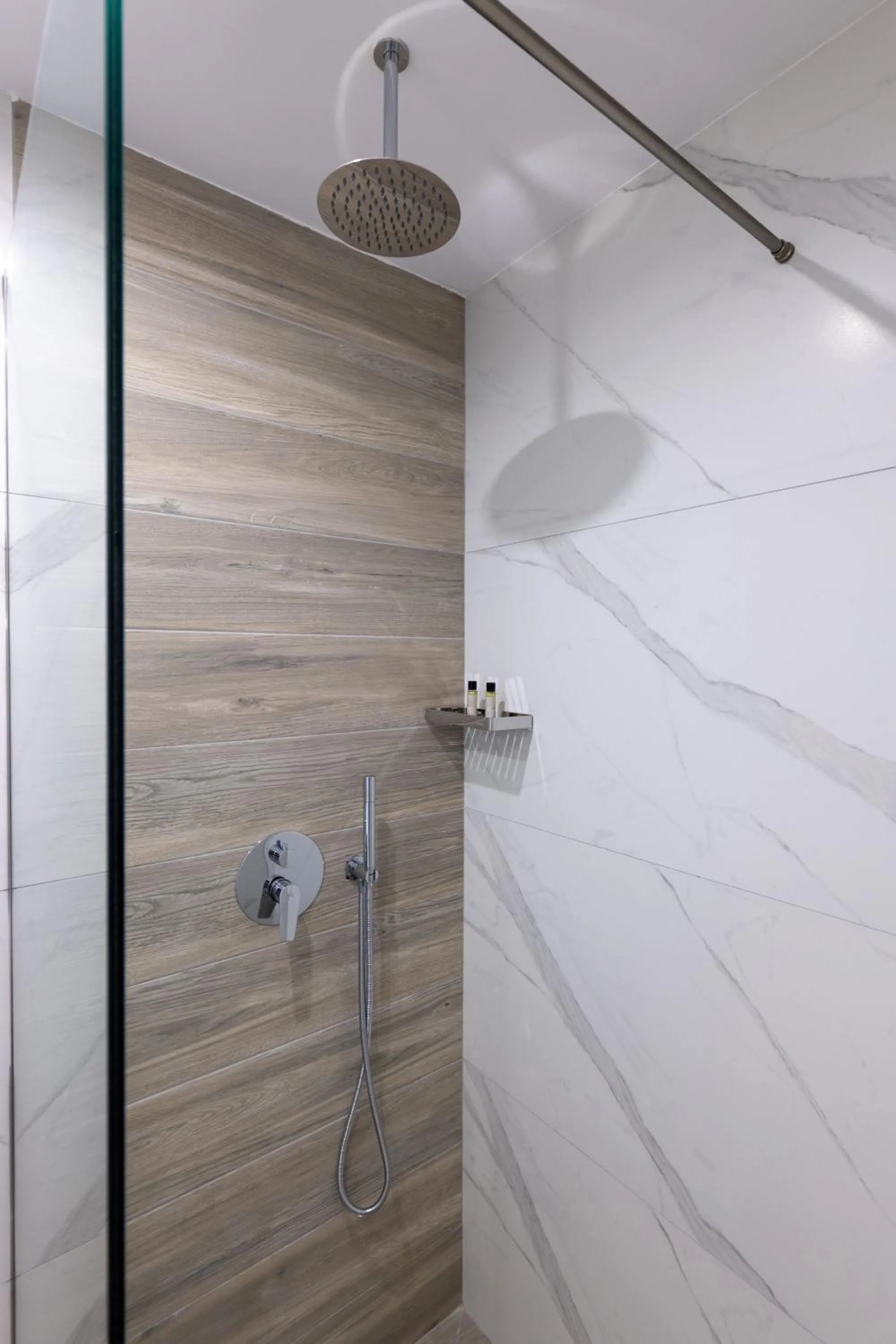 Shower in Hotel Flori