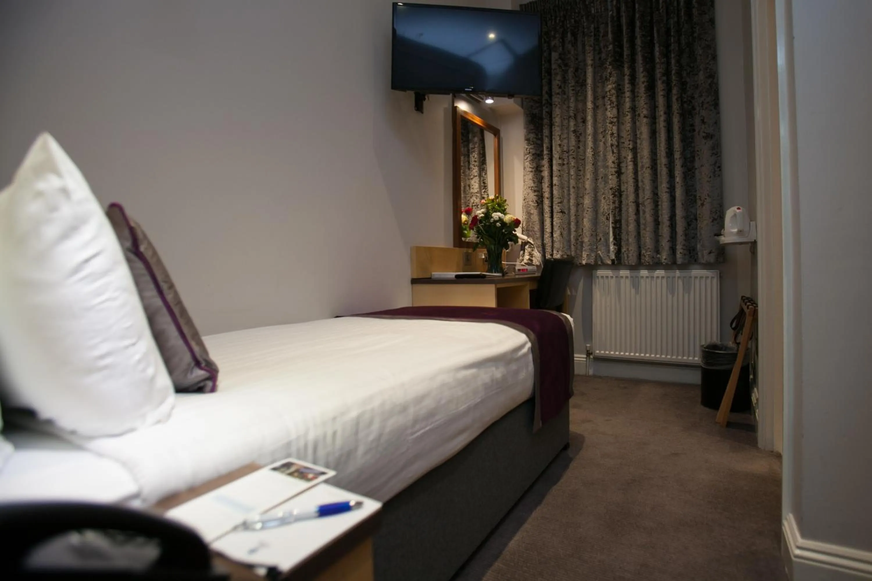 Bed in Best Western Victoria Palace