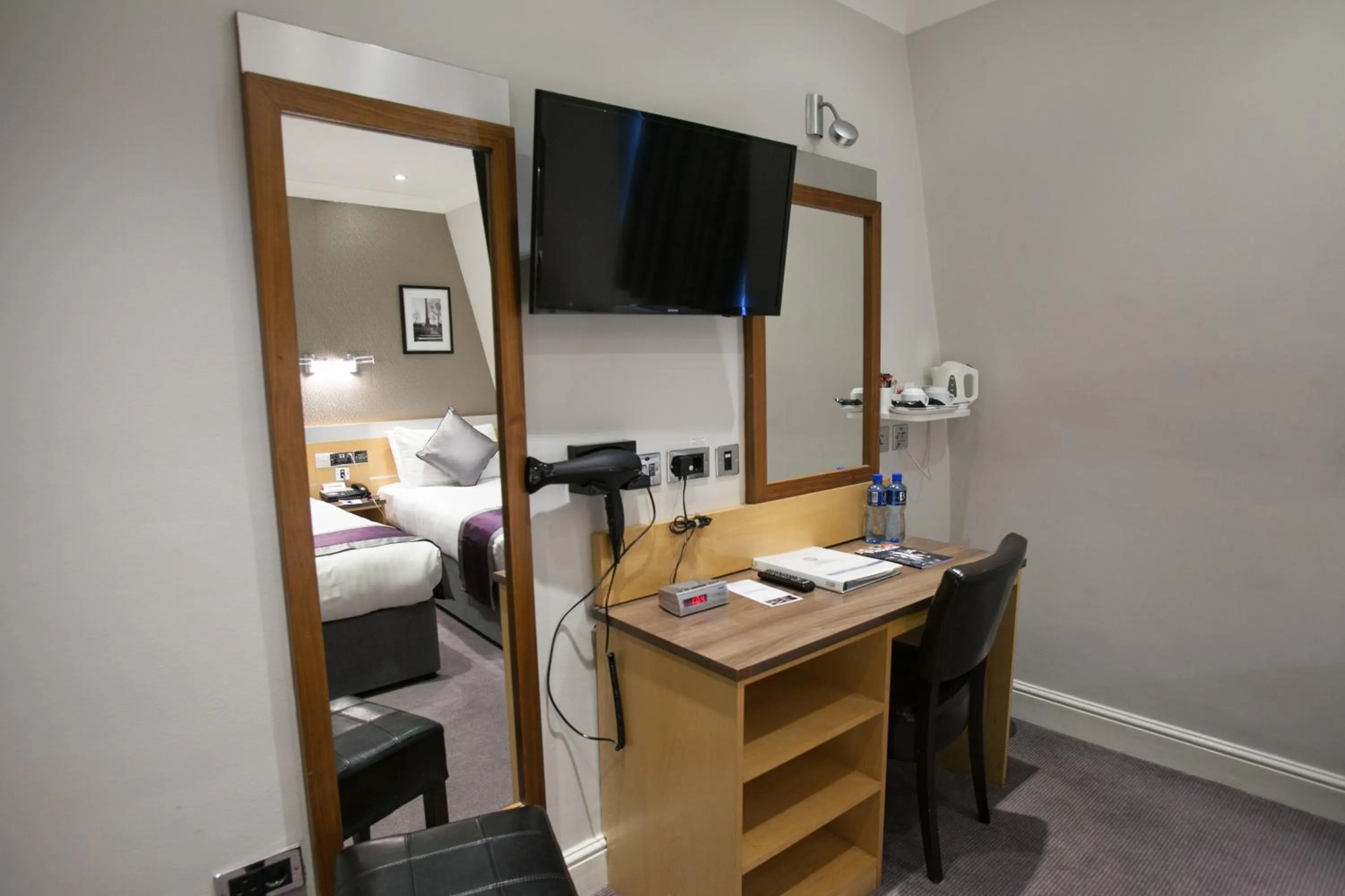 Bed in Best Western Victoria Palace