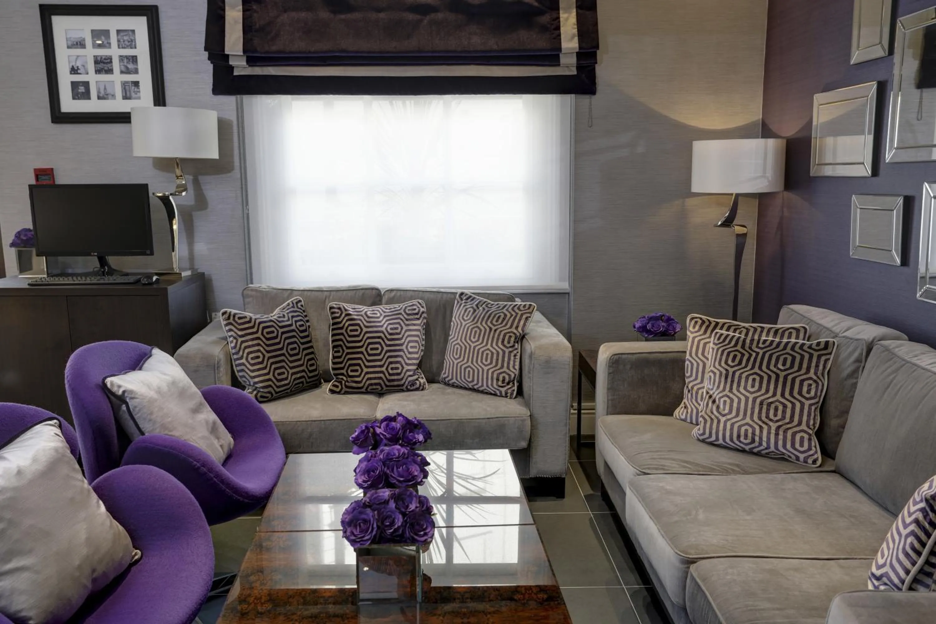 Communal lounge/ TV room in Best Western Victoria Palace