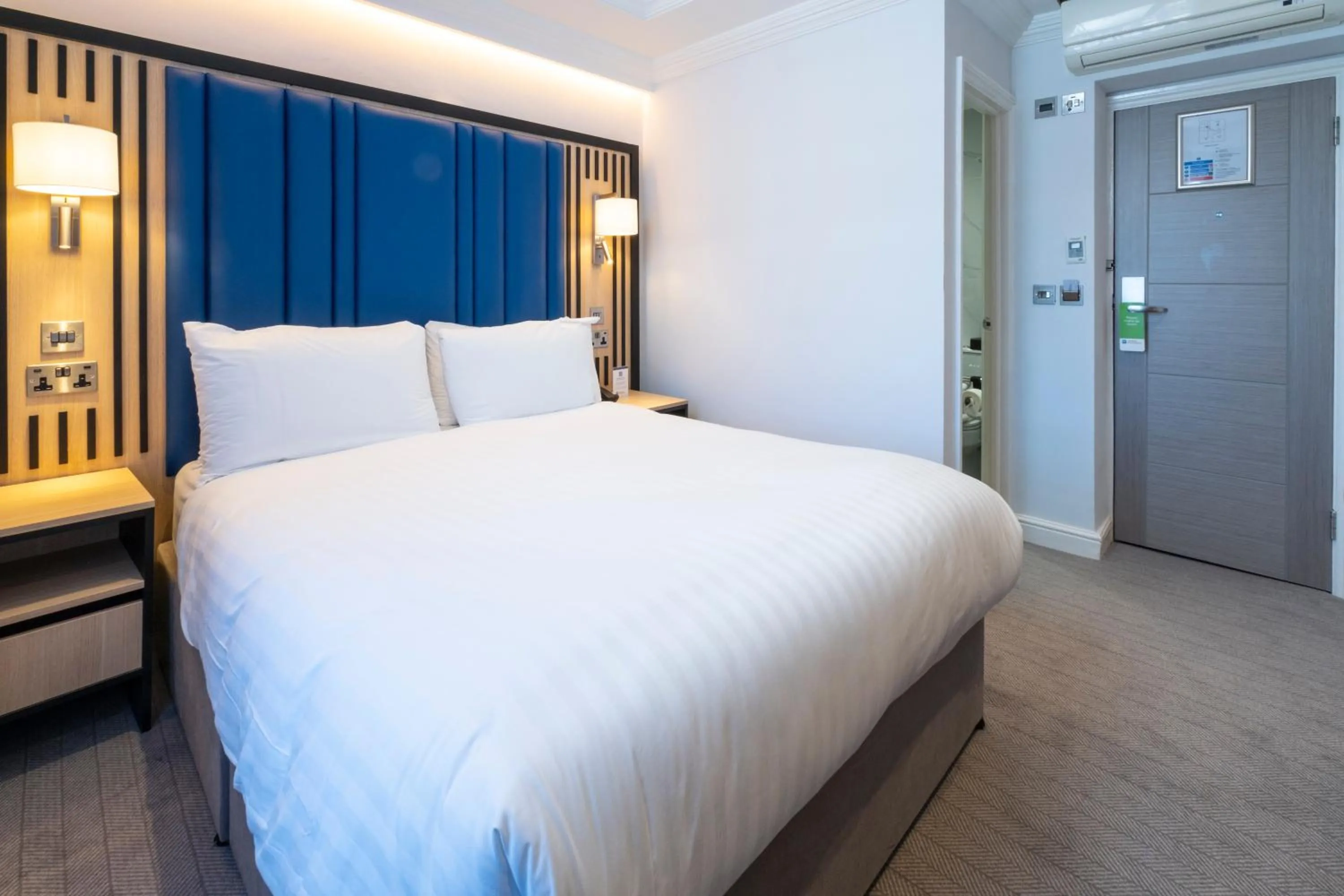 Bed in Best Western Victoria Palace