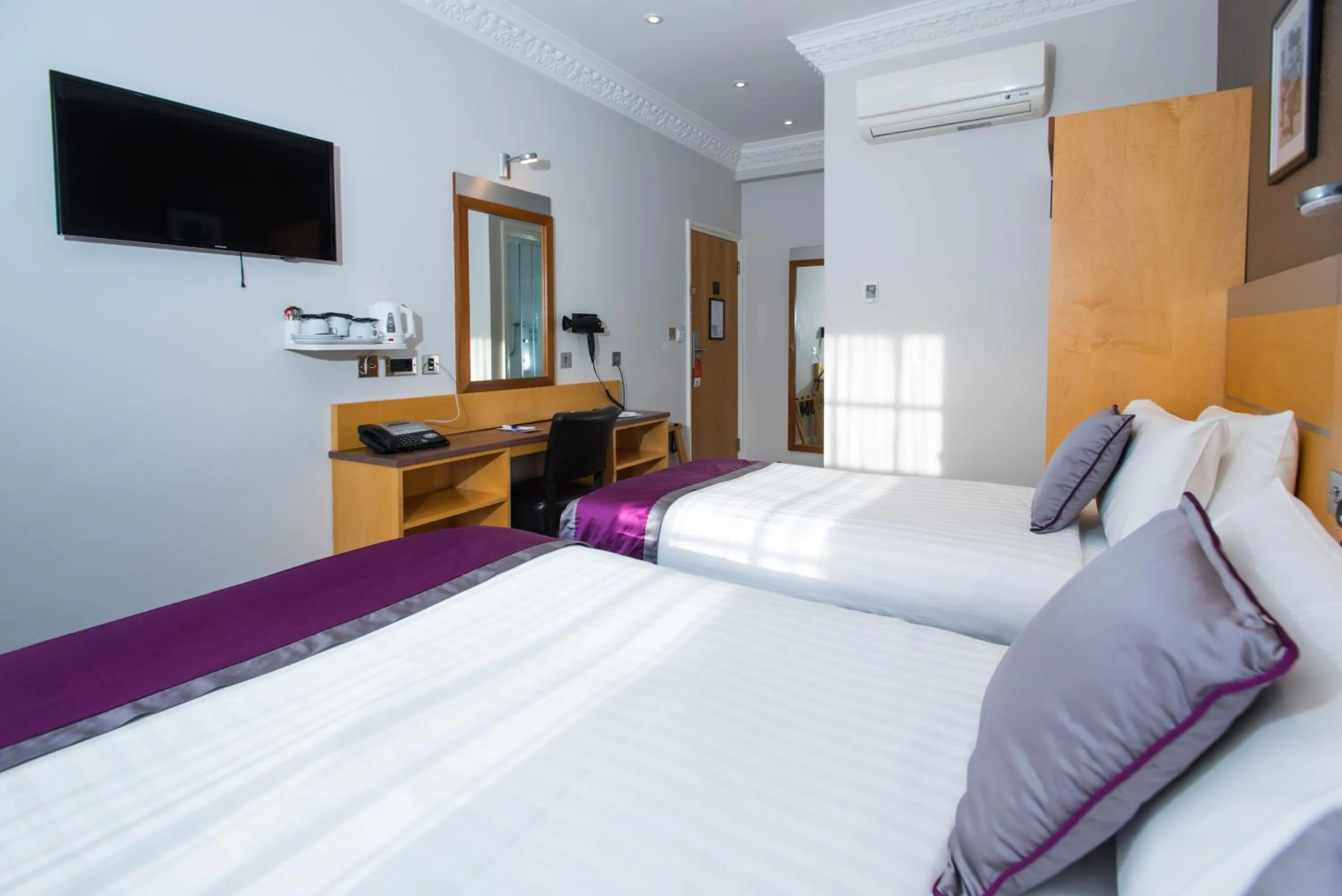 Bed in Best Western Victoria Palace