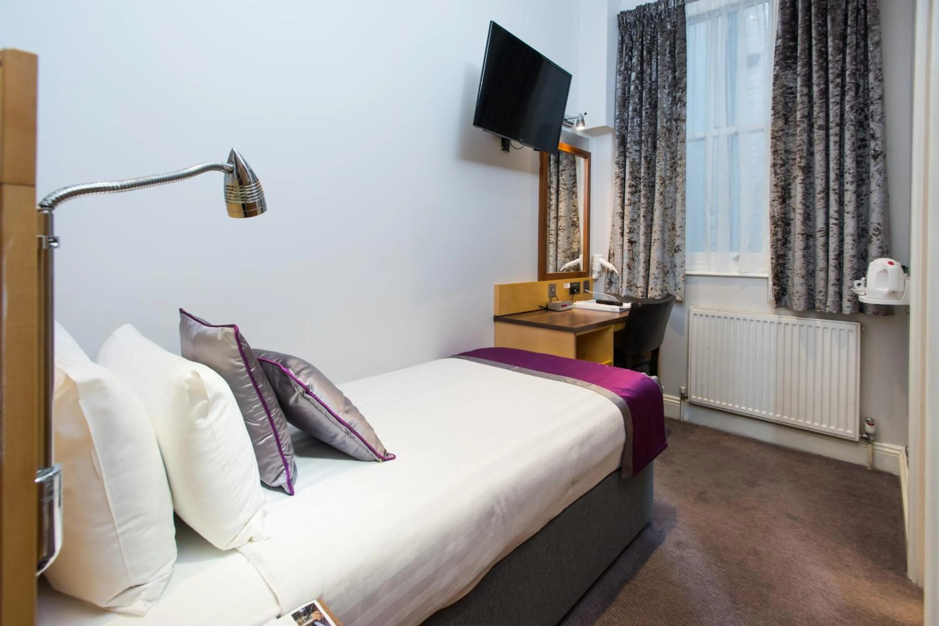 Bed in Best Western Victoria Palace