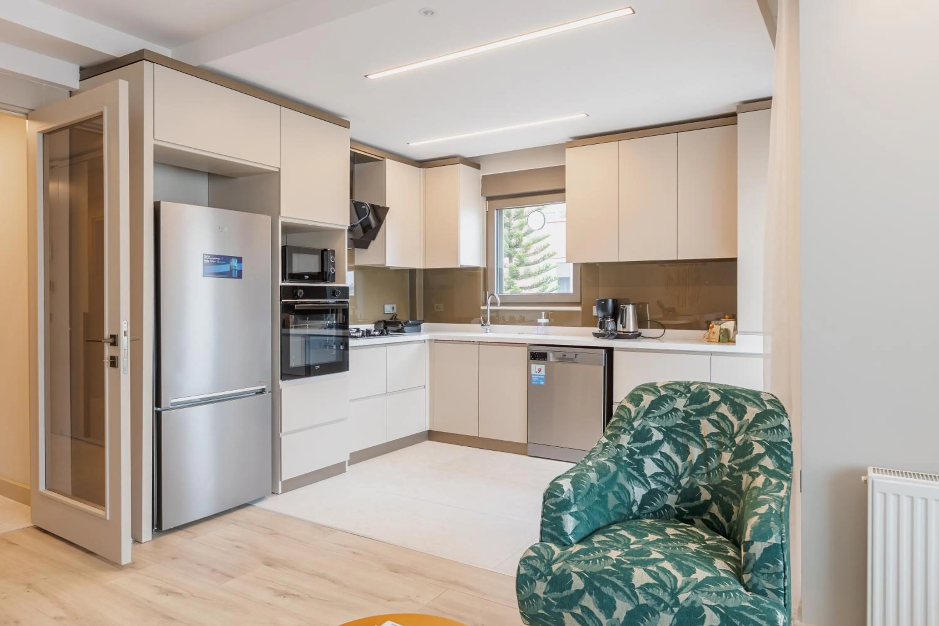 Kitchen or kitchenette in Los Suites