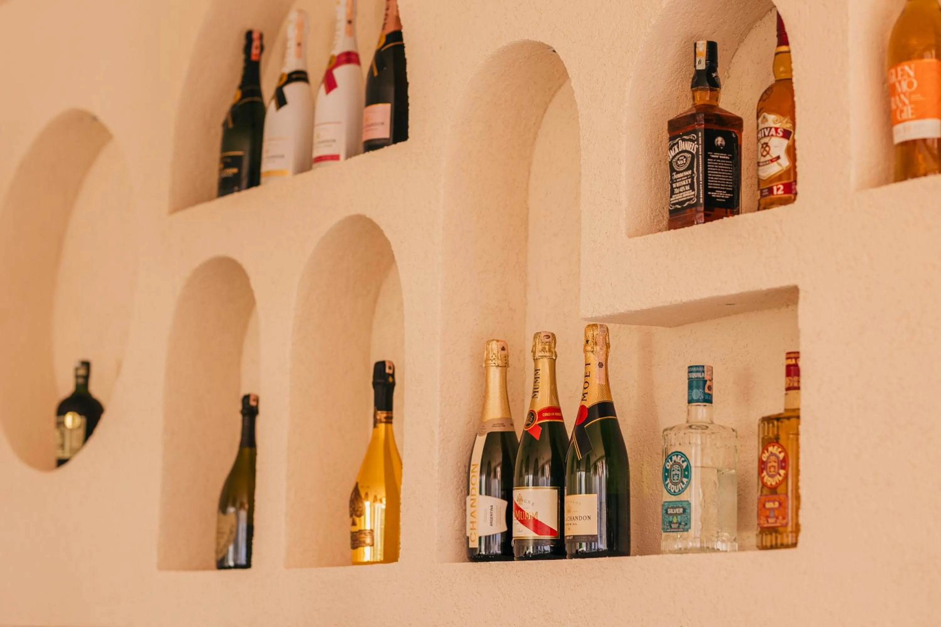 Lounge or bar in Los Suites