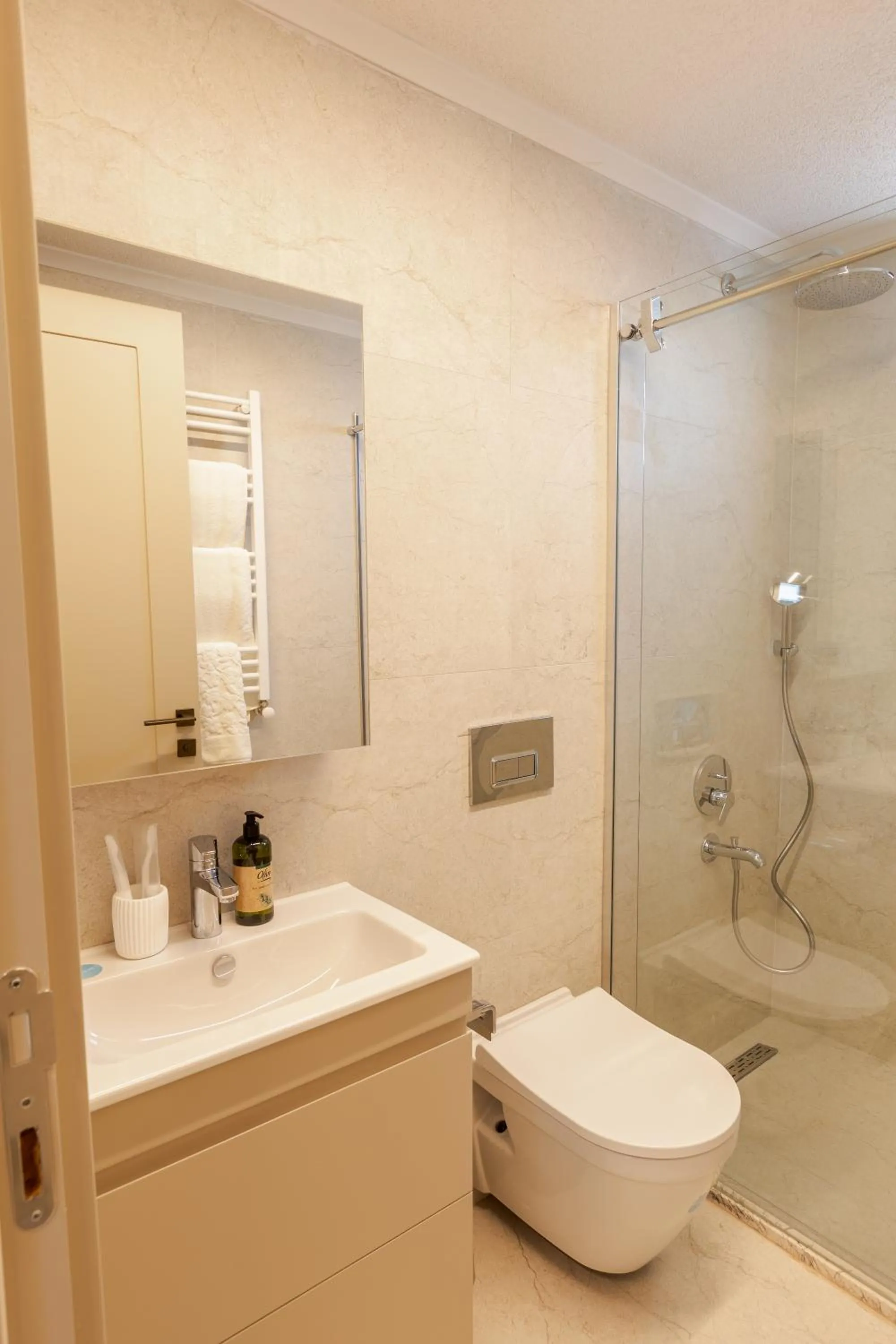 Toilet in Los Suites