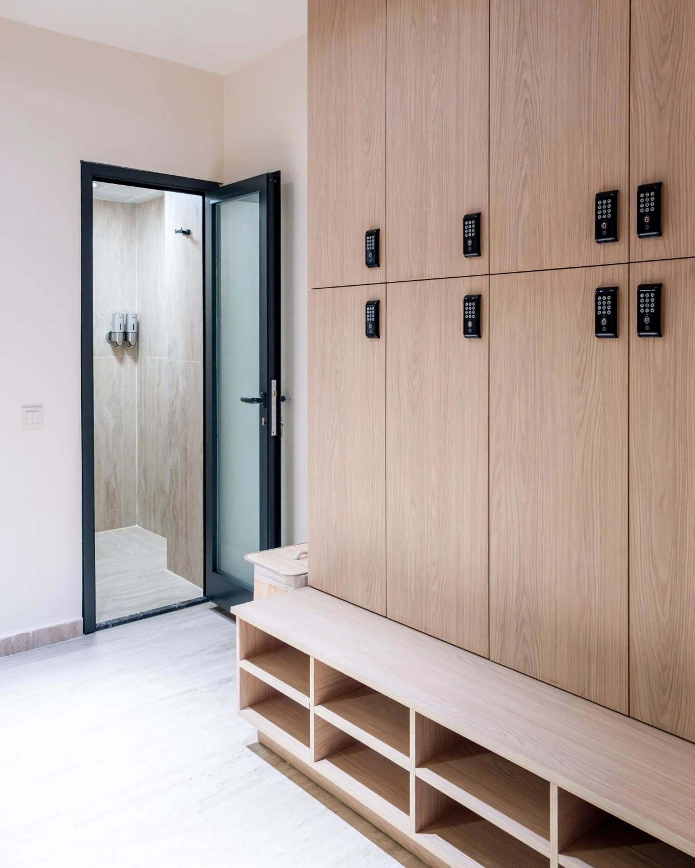 Shower in Los Suites