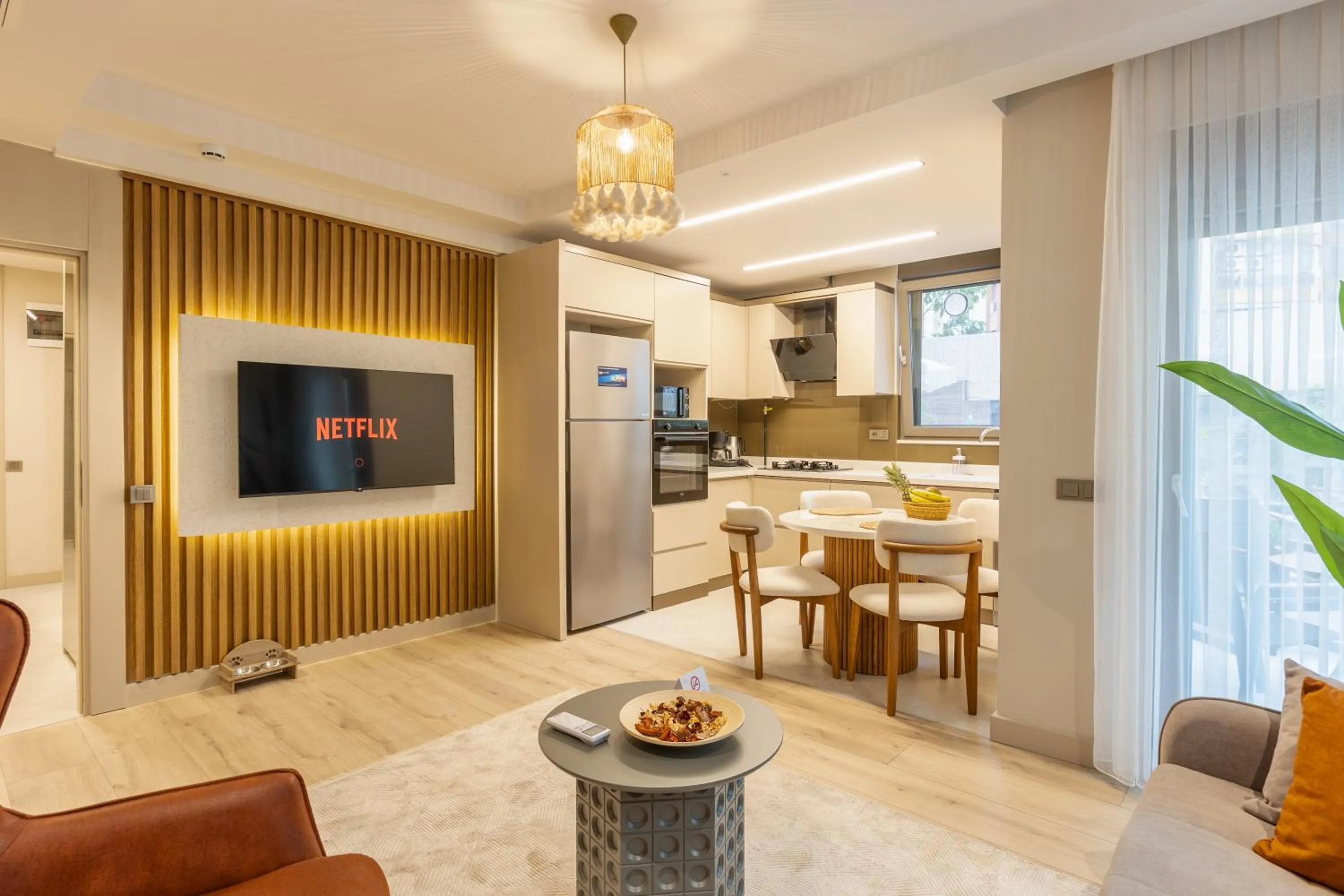 Communal lounge/ TV room in Los Suites