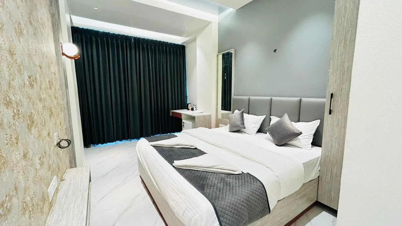 Photo of the whole room, Bed in River An Sky Resort