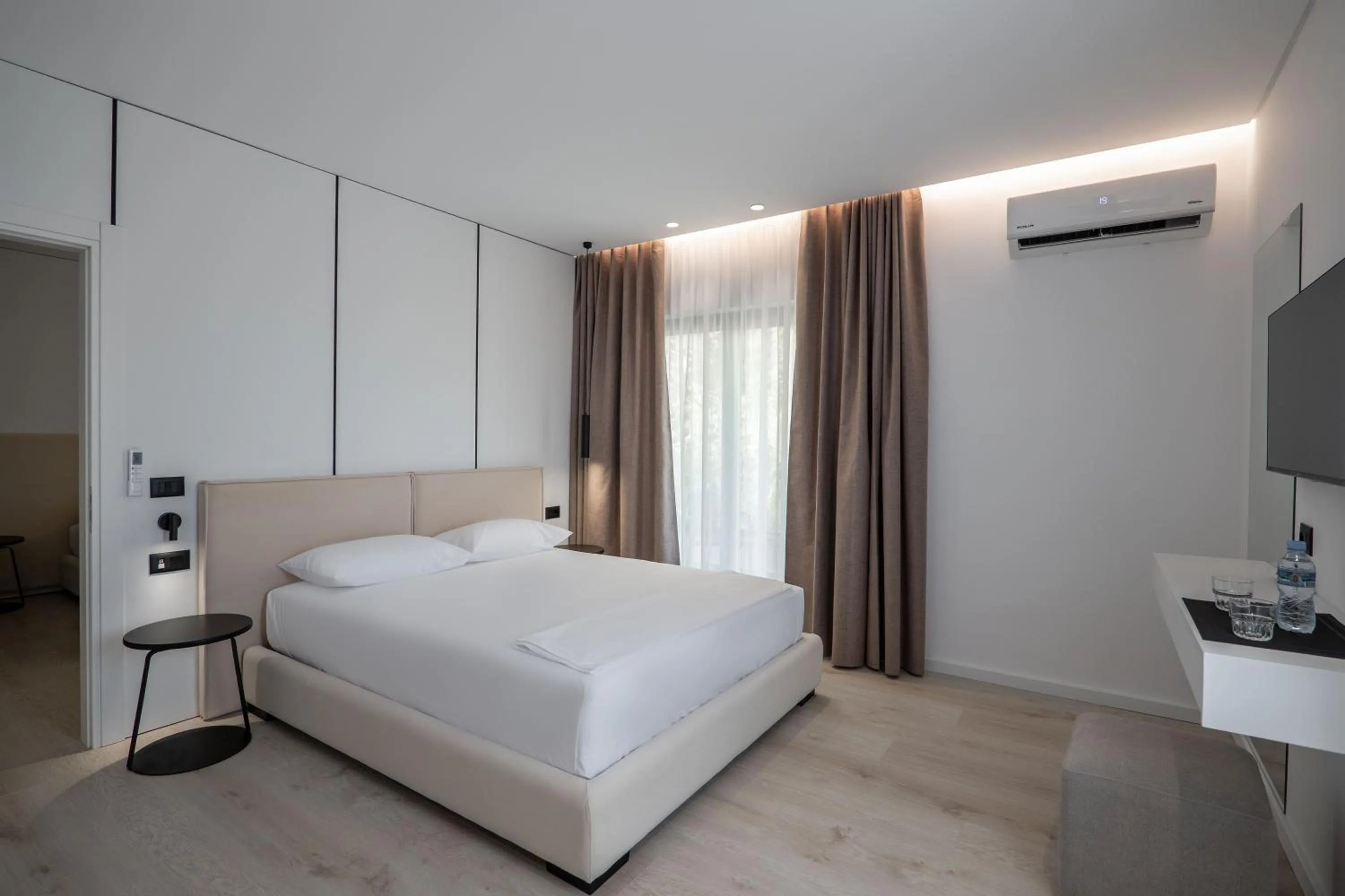 Photo of the whole room, Bed in Arrei Hotel