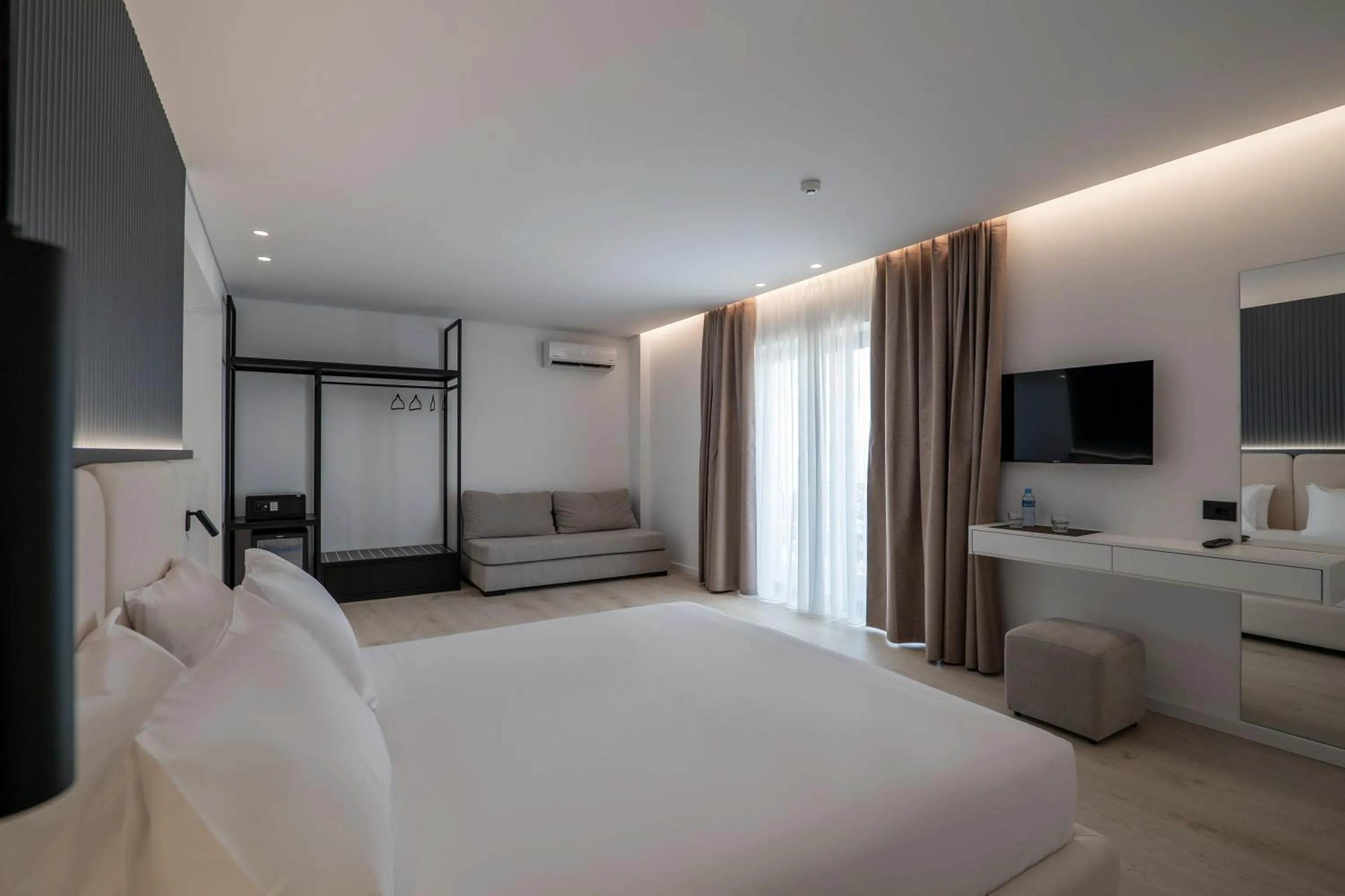 Photo of the whole room, Bed in Arrei Hotel