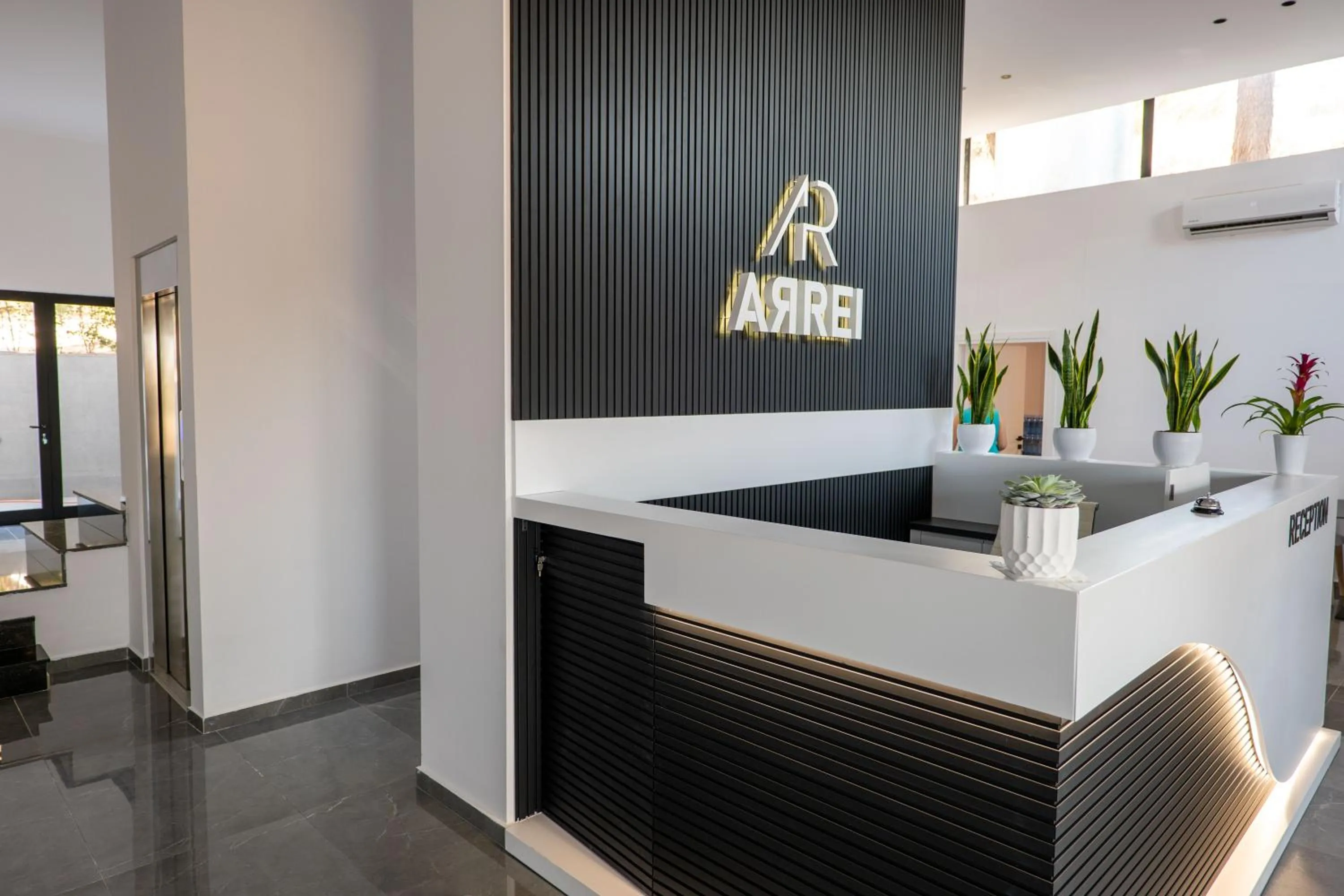 Lobby or reception in Arrei Hotel