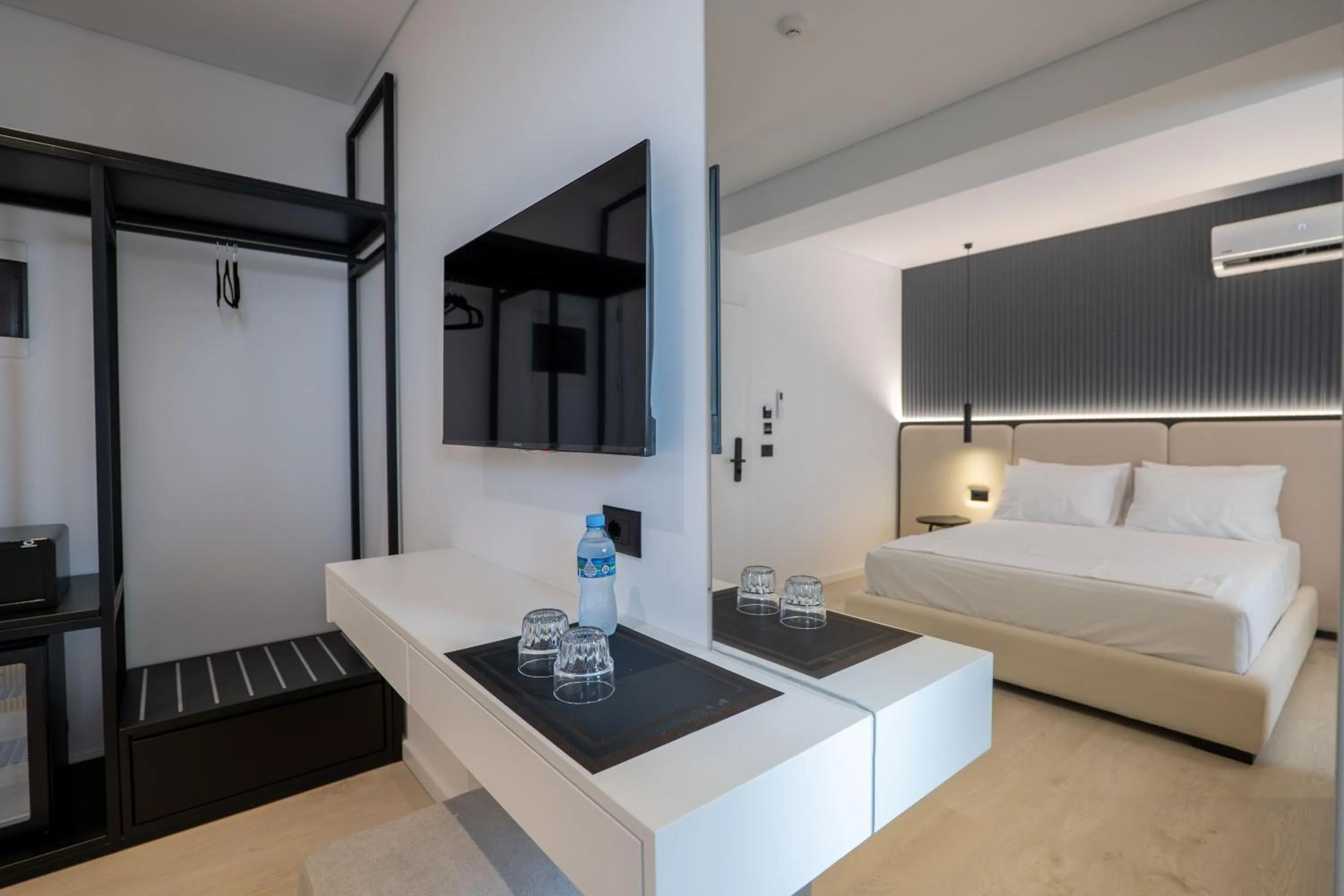 Photo of the whole room, Bed in Arrei Hotel