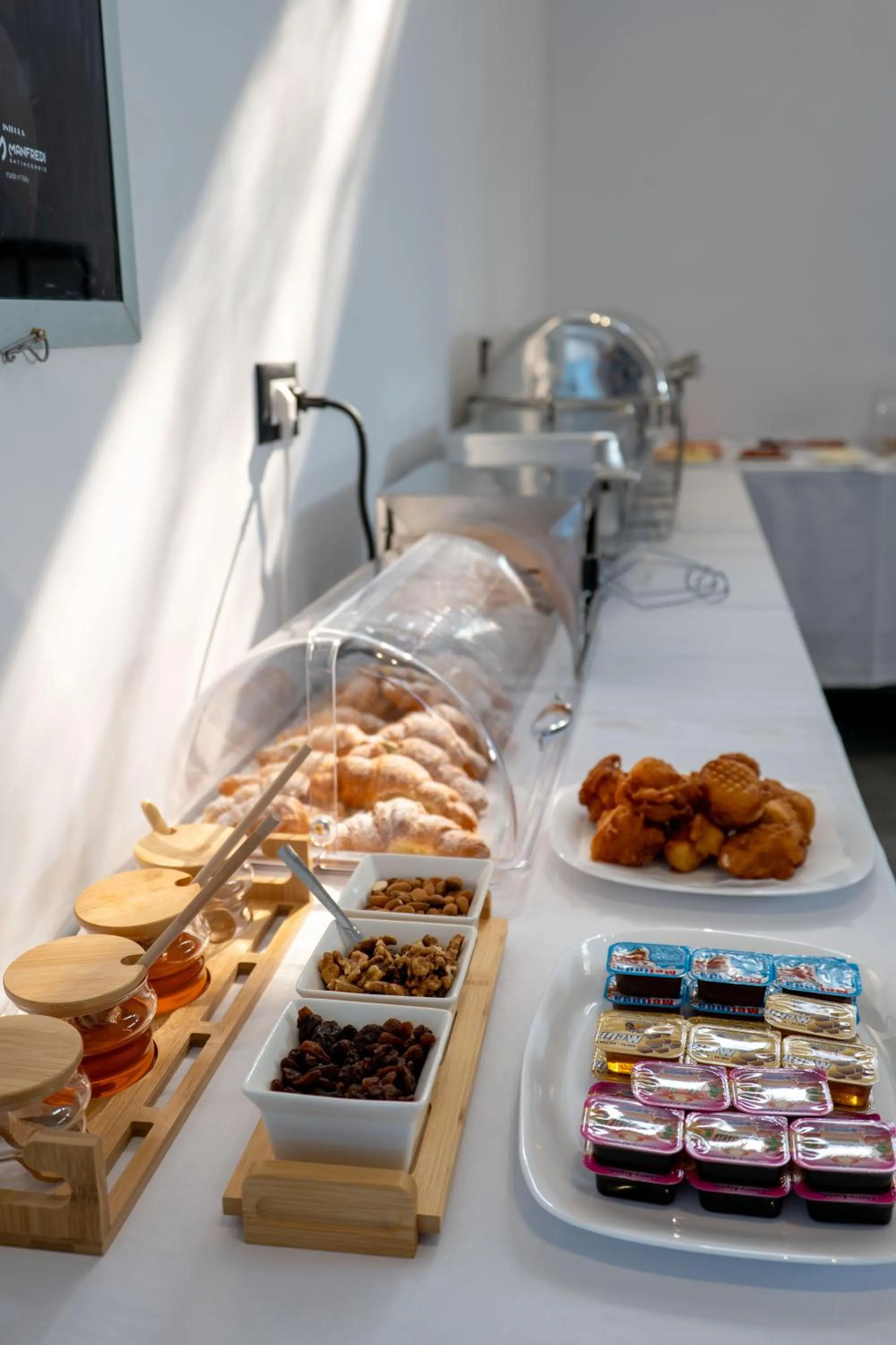 Buffet breakfast in Arrei Hotel