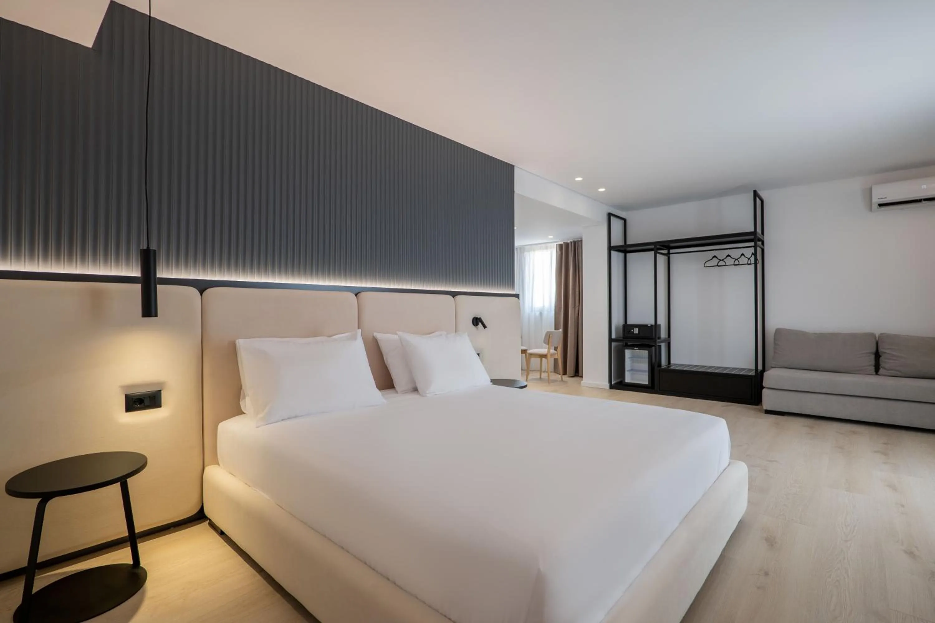 Photo of the whole room, Bed in Arrei Hotel