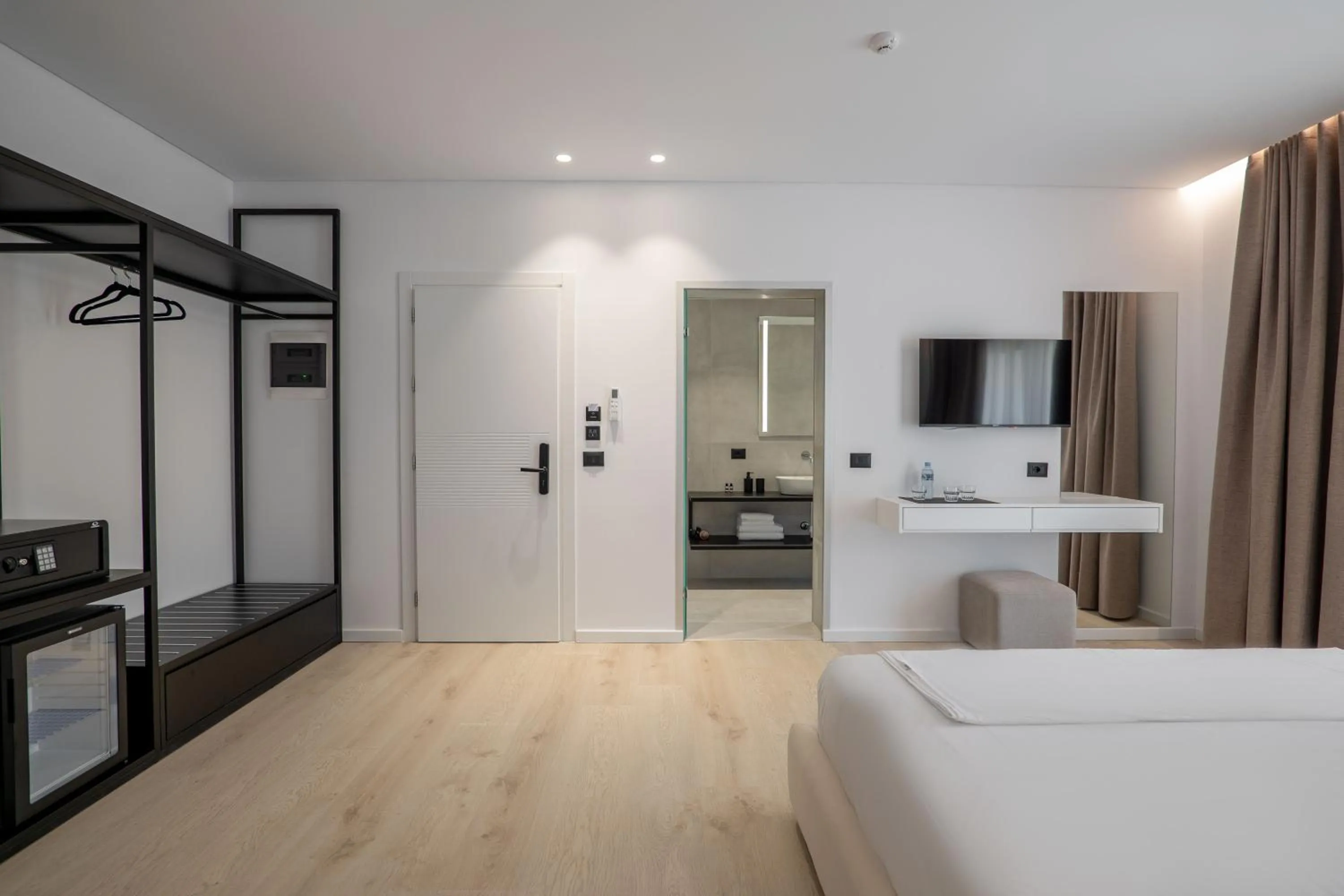 Photo of the whole room, Bed in Arrei Hotel