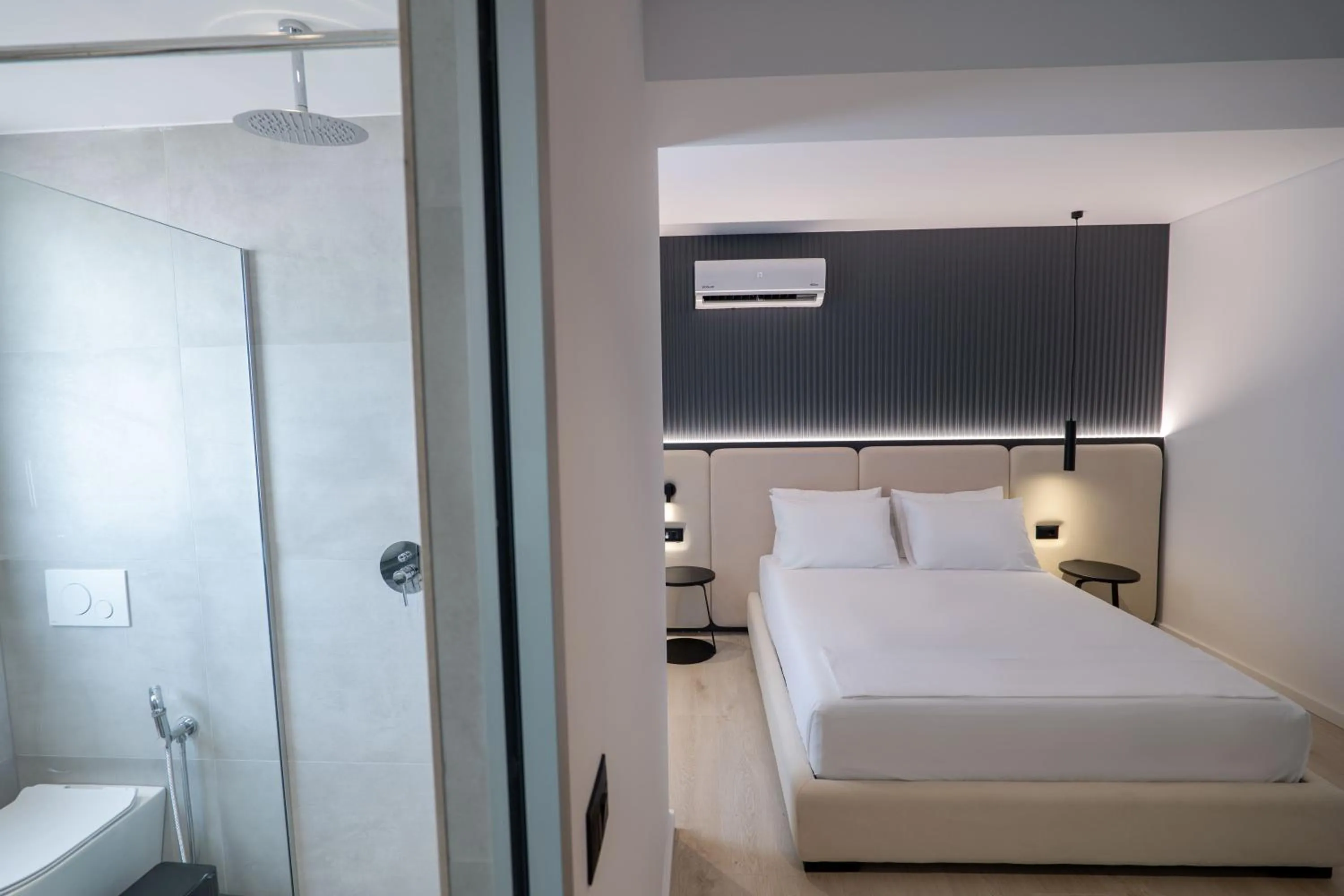 Photo of the whole room, Bed in Arrei Hotel