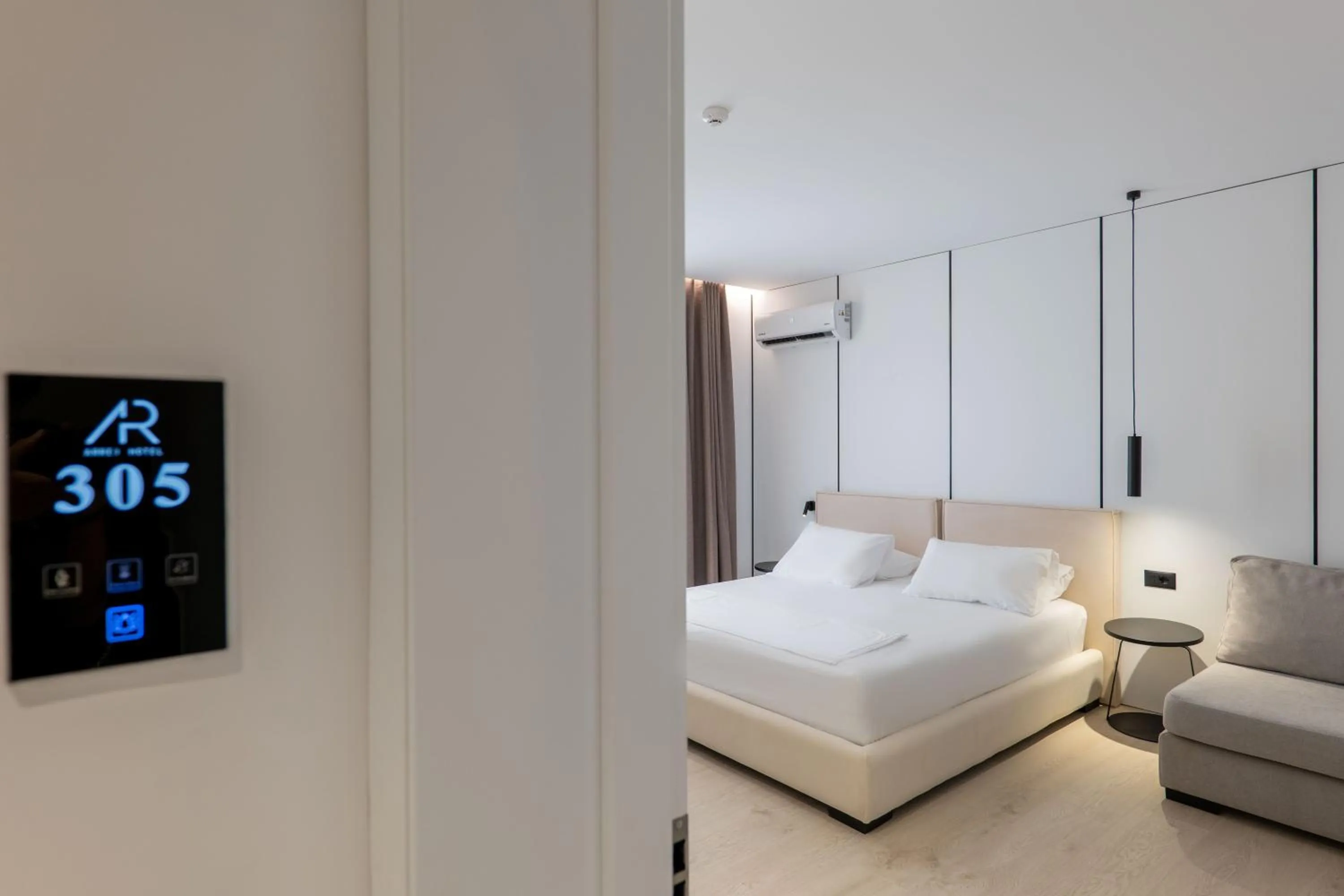 Photo of the whole room, Bed in Arrei Hotel