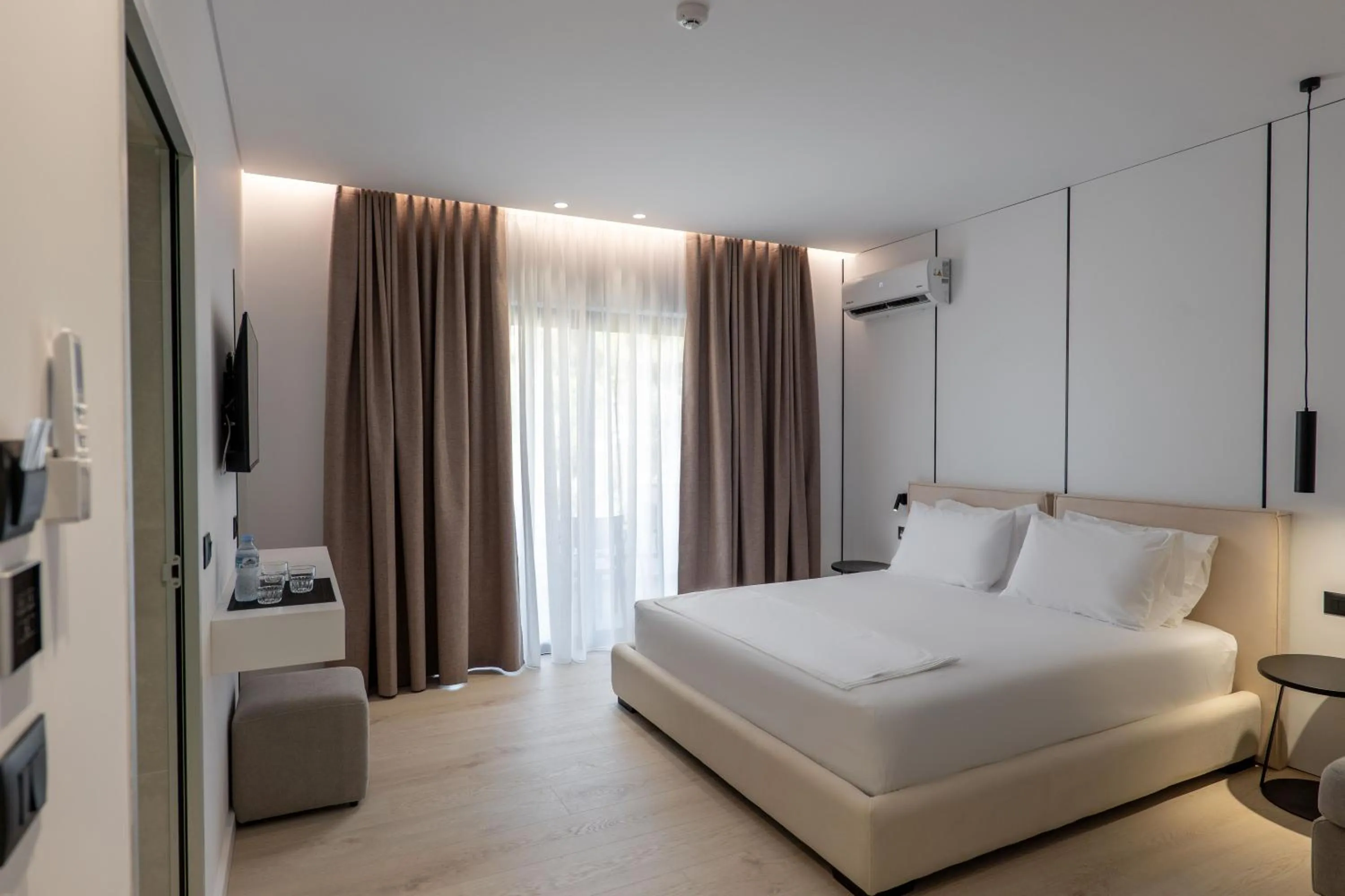 Photo of the whole room, Bed in Arrei Hotel