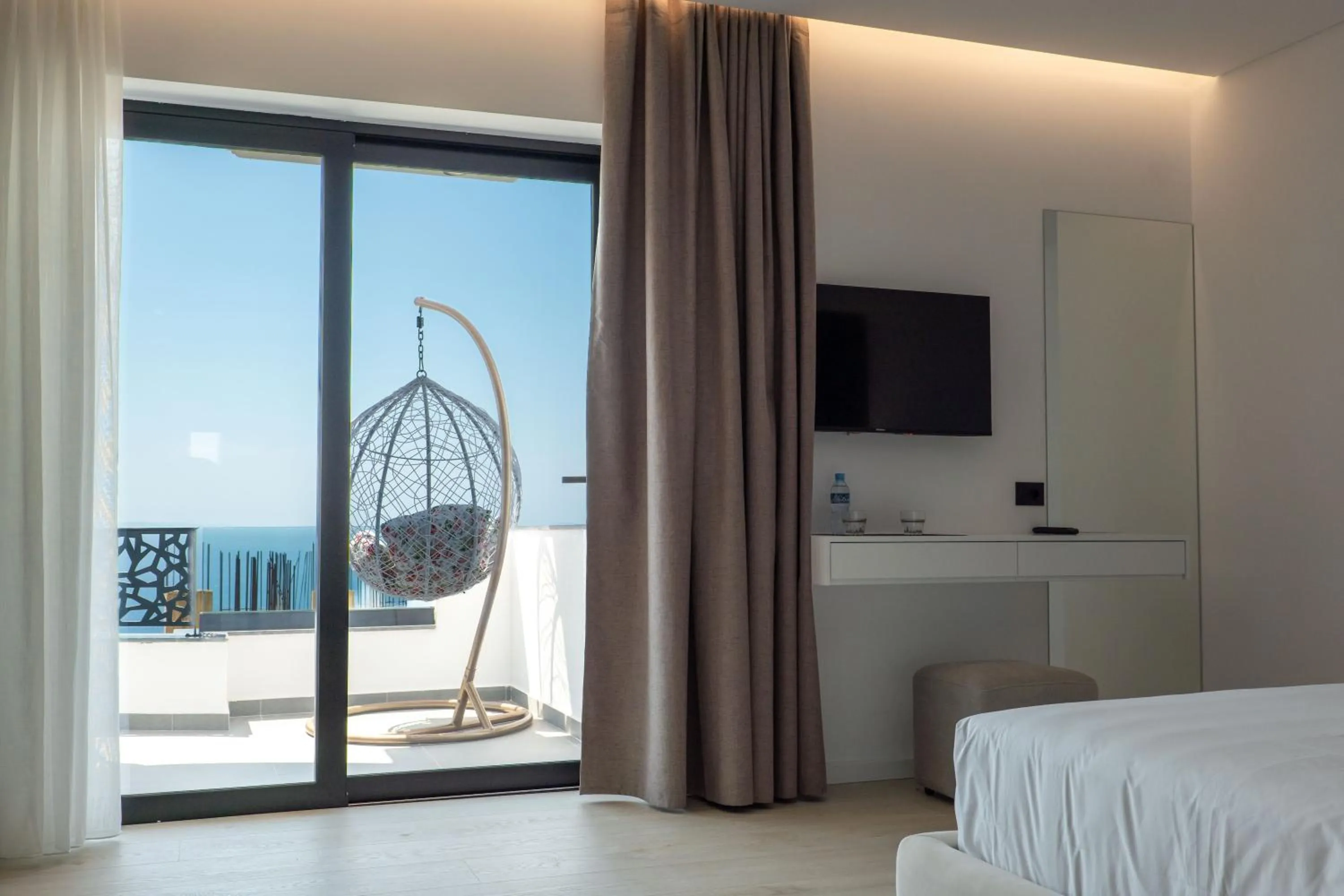 Photo of the whole room, Bed in Arrei Hotel