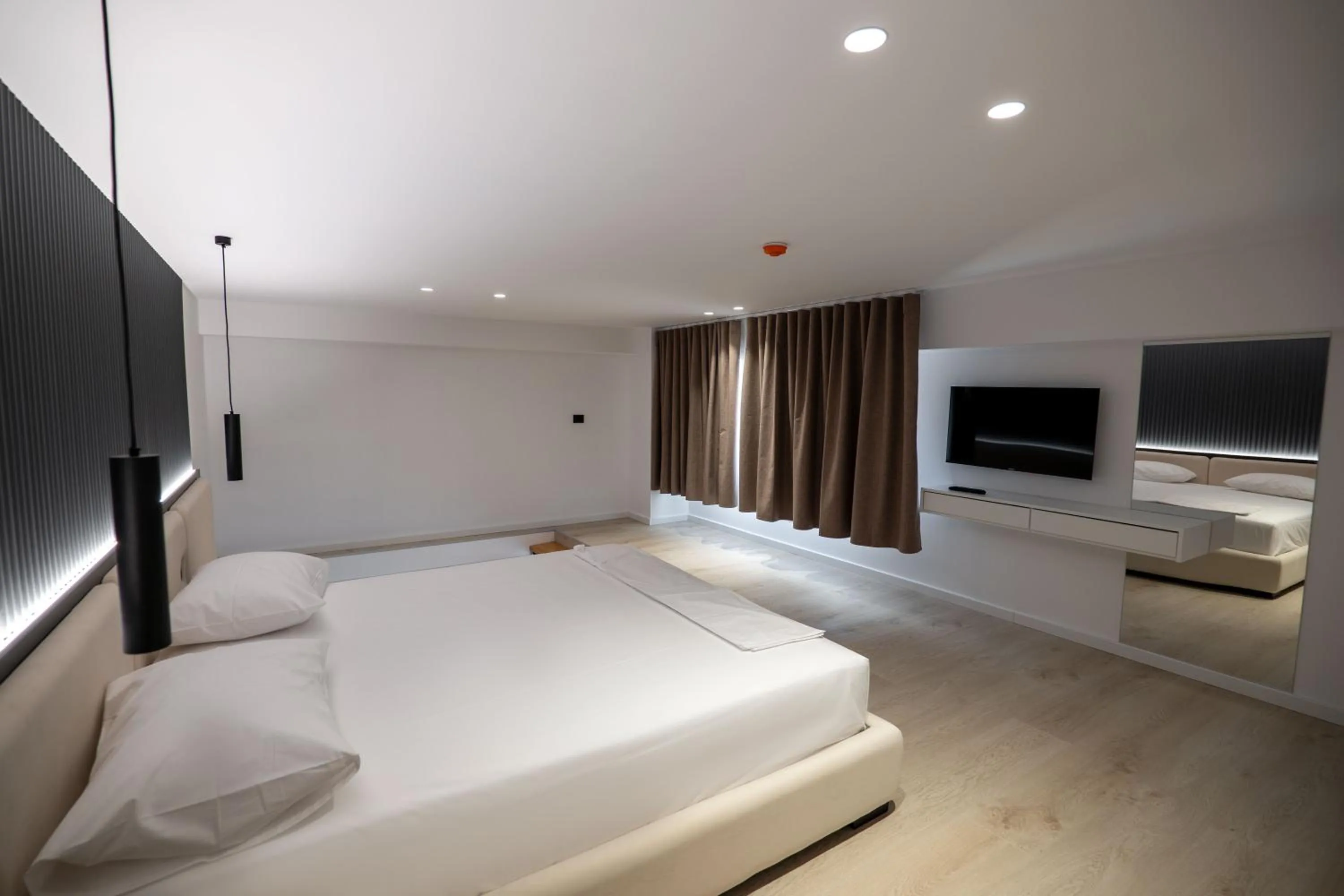 Photo of the whole room, Bed in Arrei Hotel