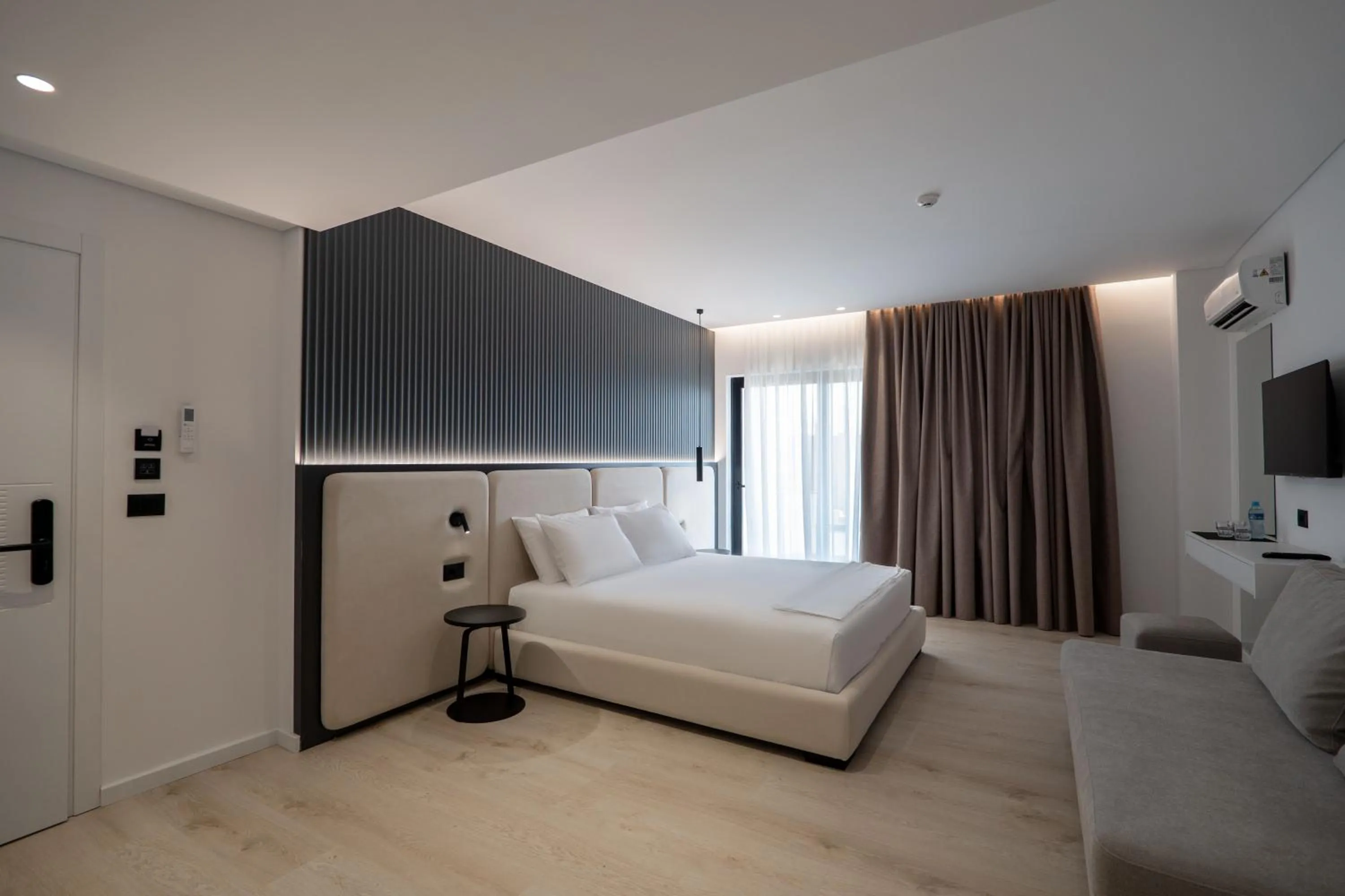 Photo of the whole room, Bed in Arrei Hotel