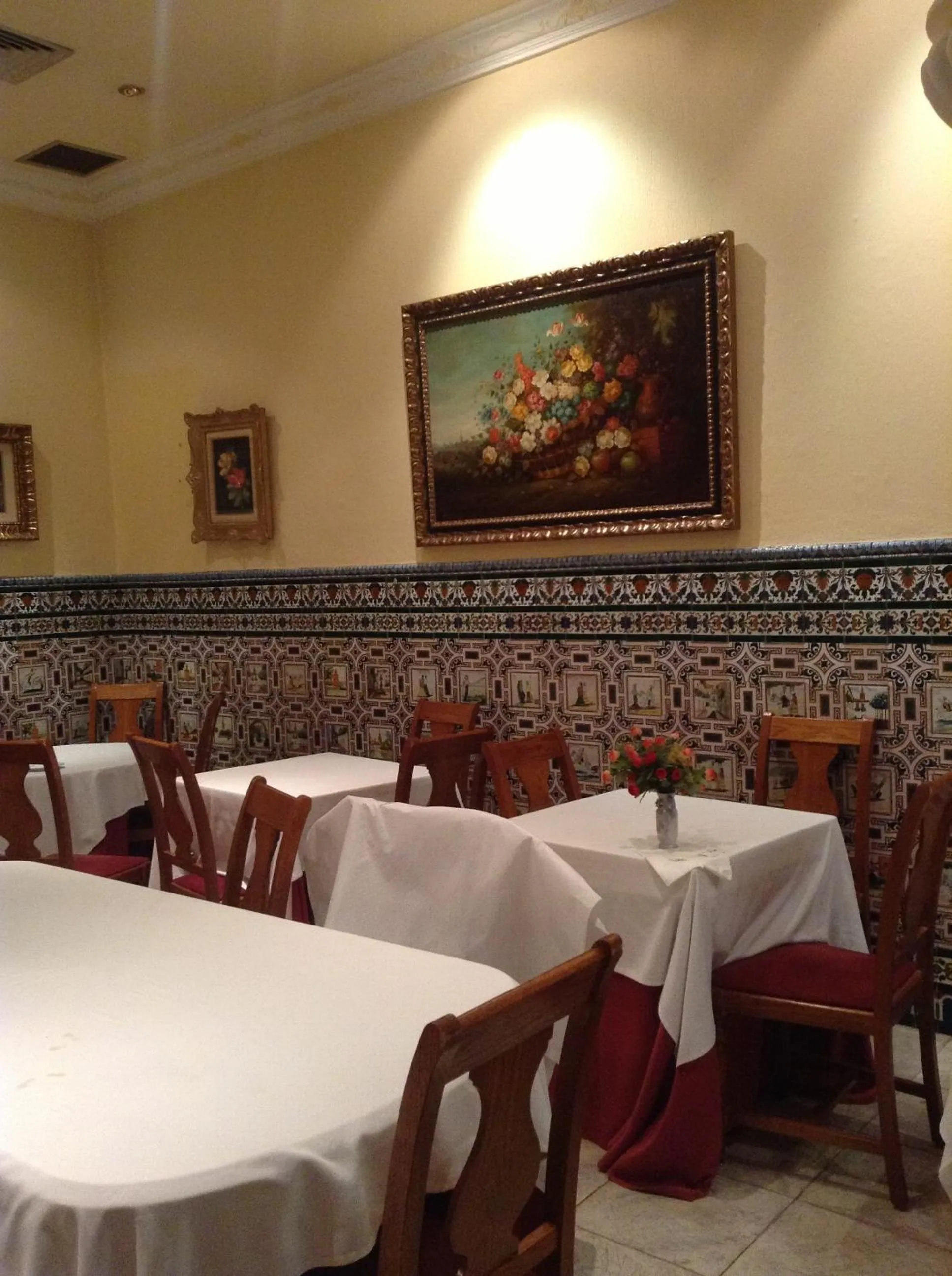 Restaurant/places to eat in Hostal Sierpes