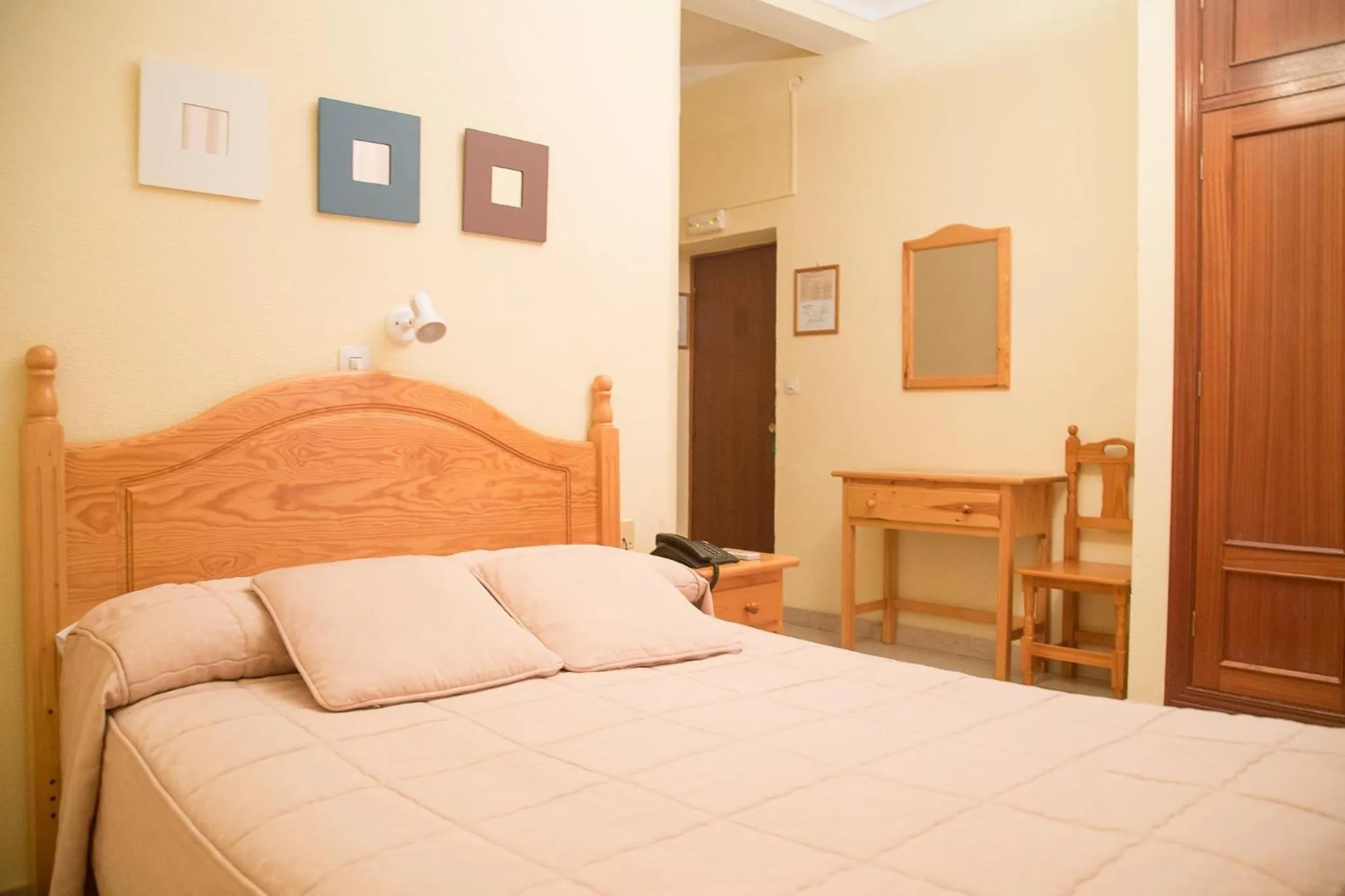 Bed in Hostal Sierpes