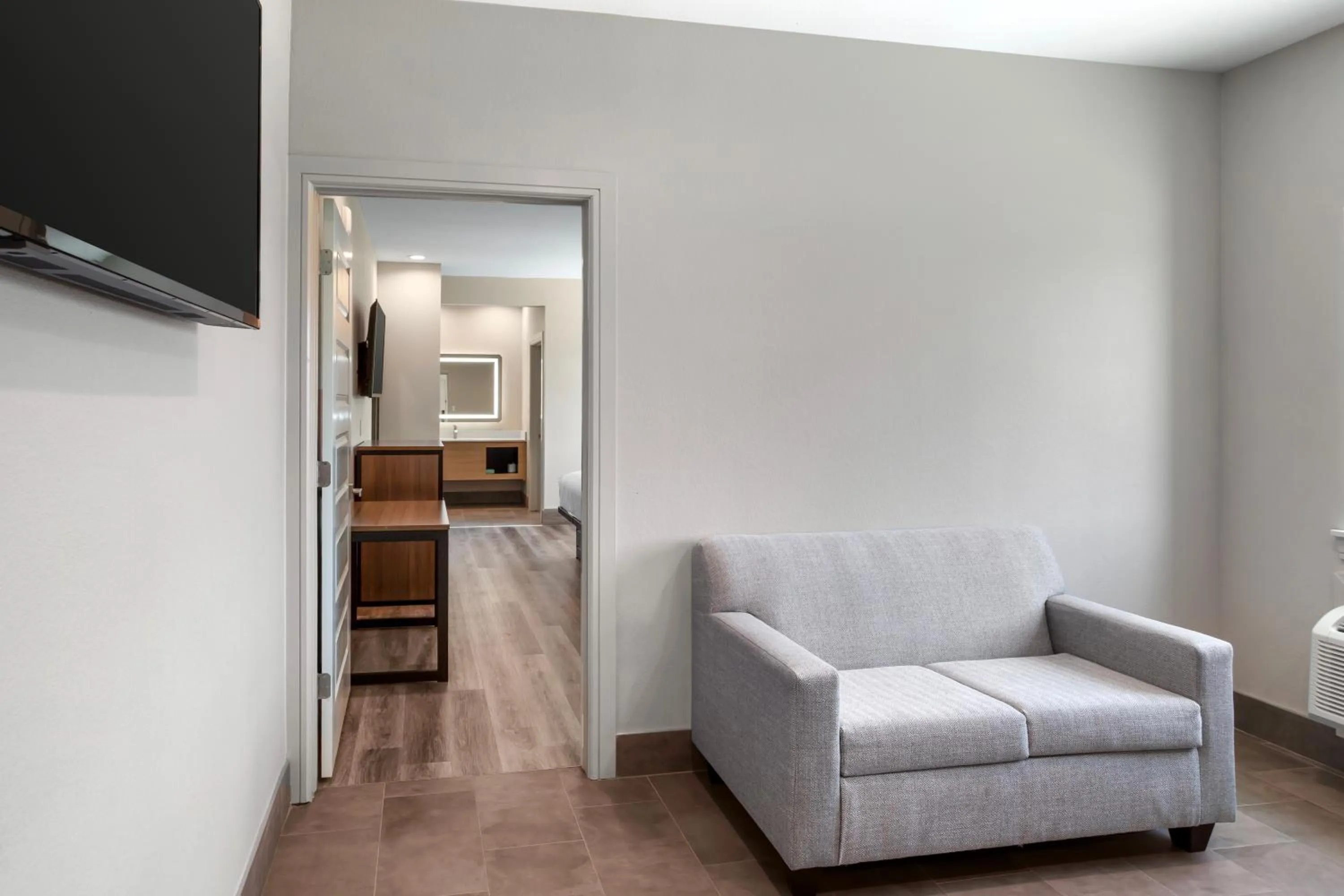 Clarion Pointe Spring - Houston North