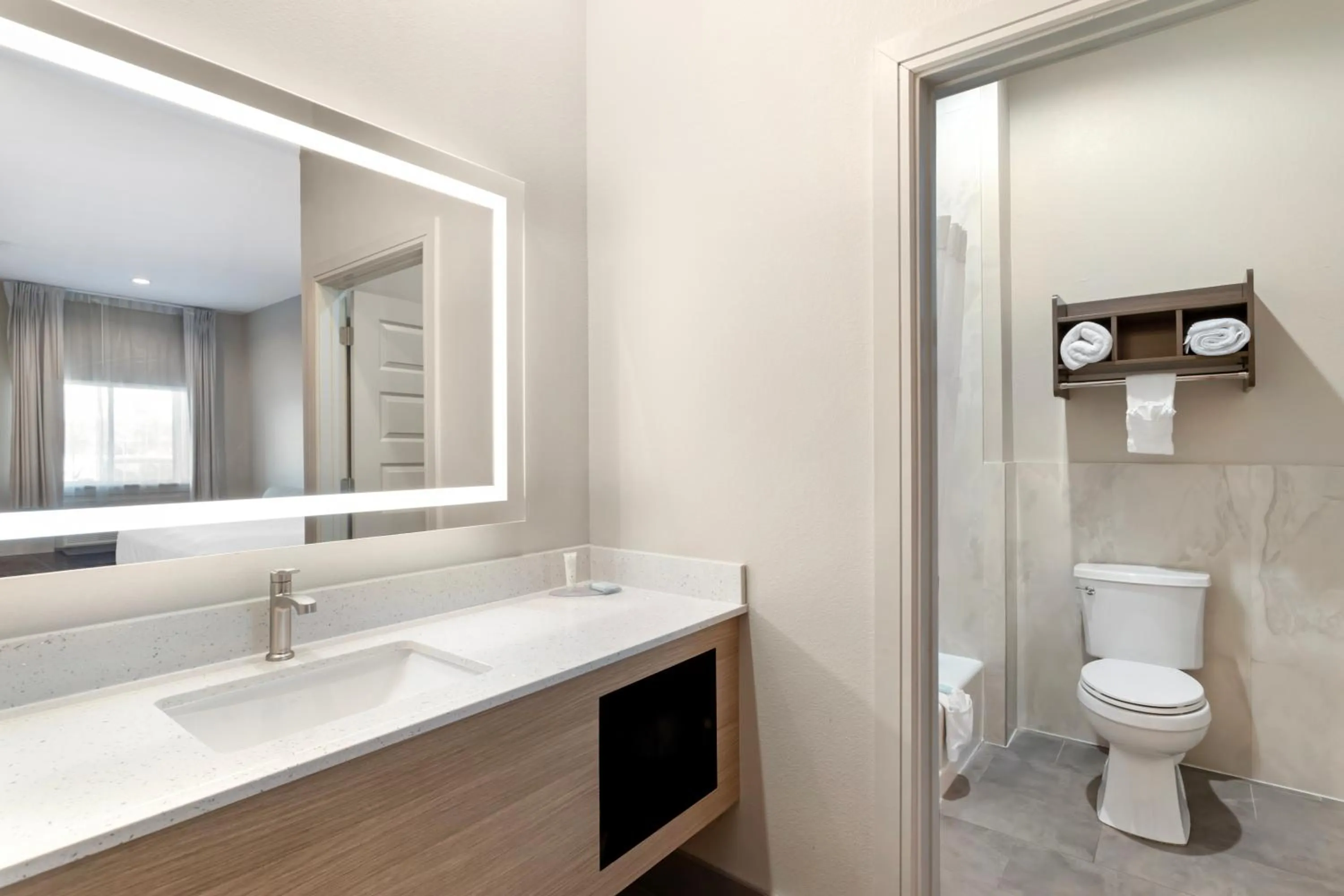 Clarion Pointe Spring - Houston North