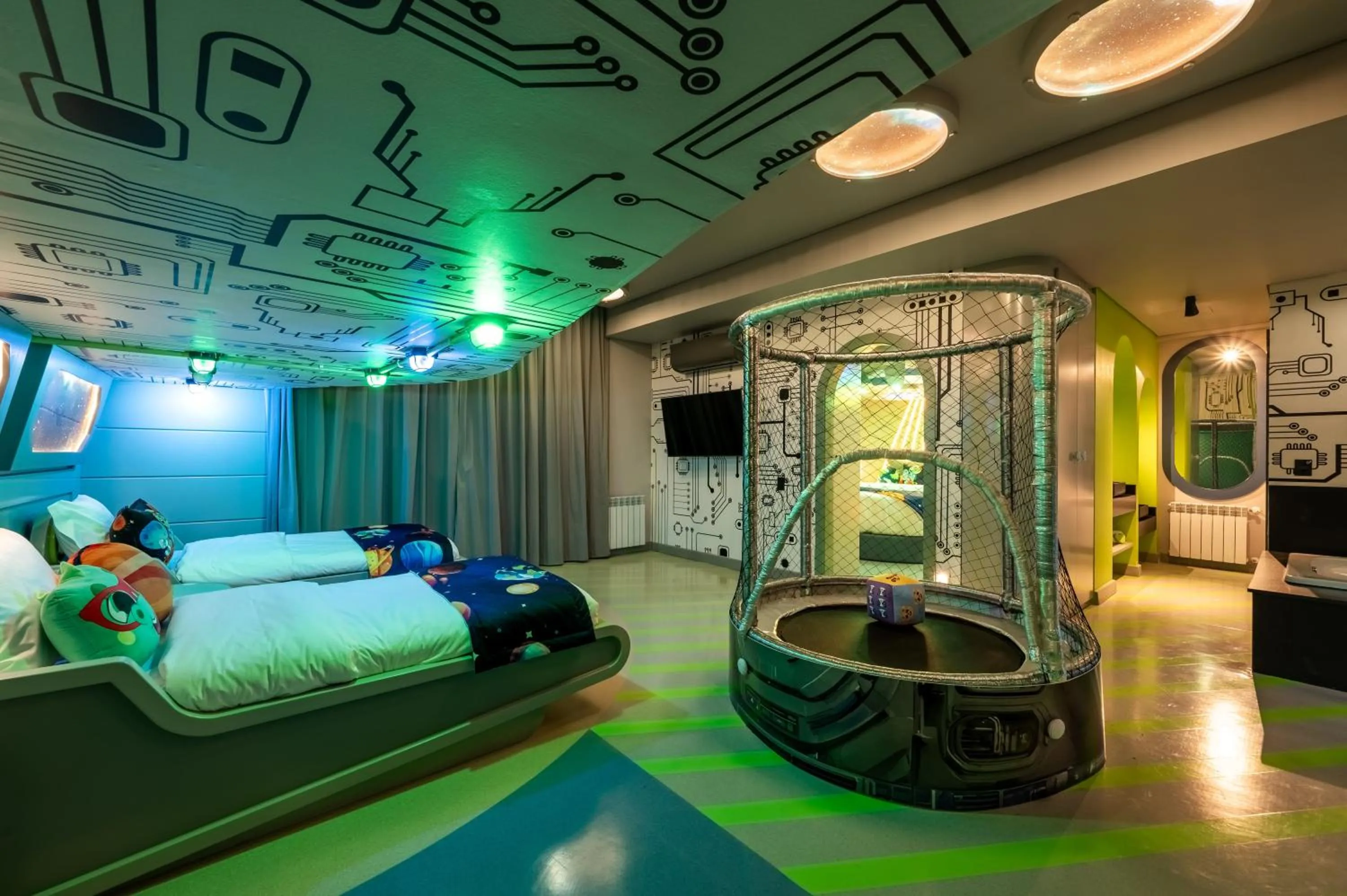 Photo of the whole room, Bed in Mundo Criamigos Hotel Gramado