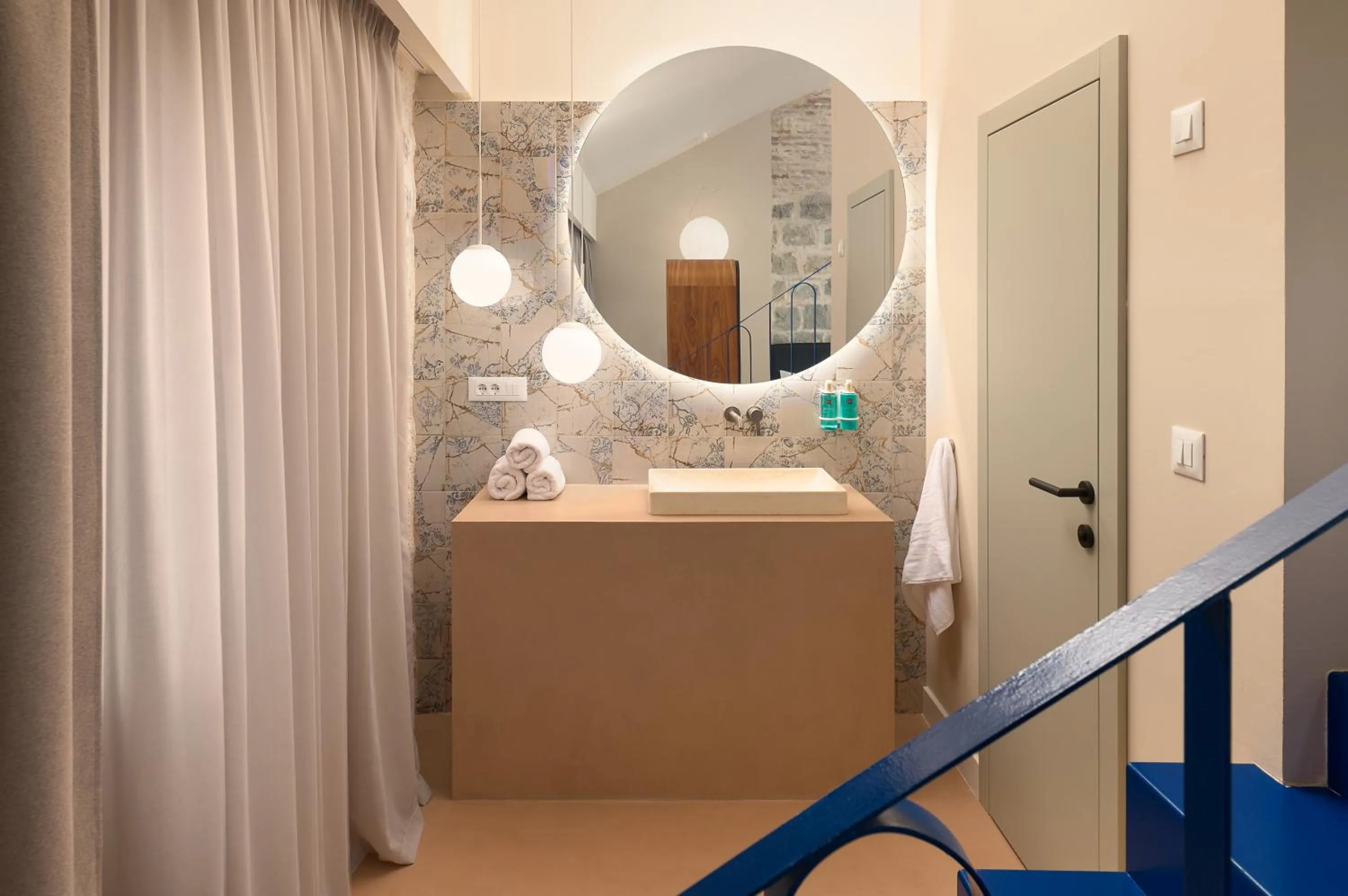 Shower in Central Heritage Hotel