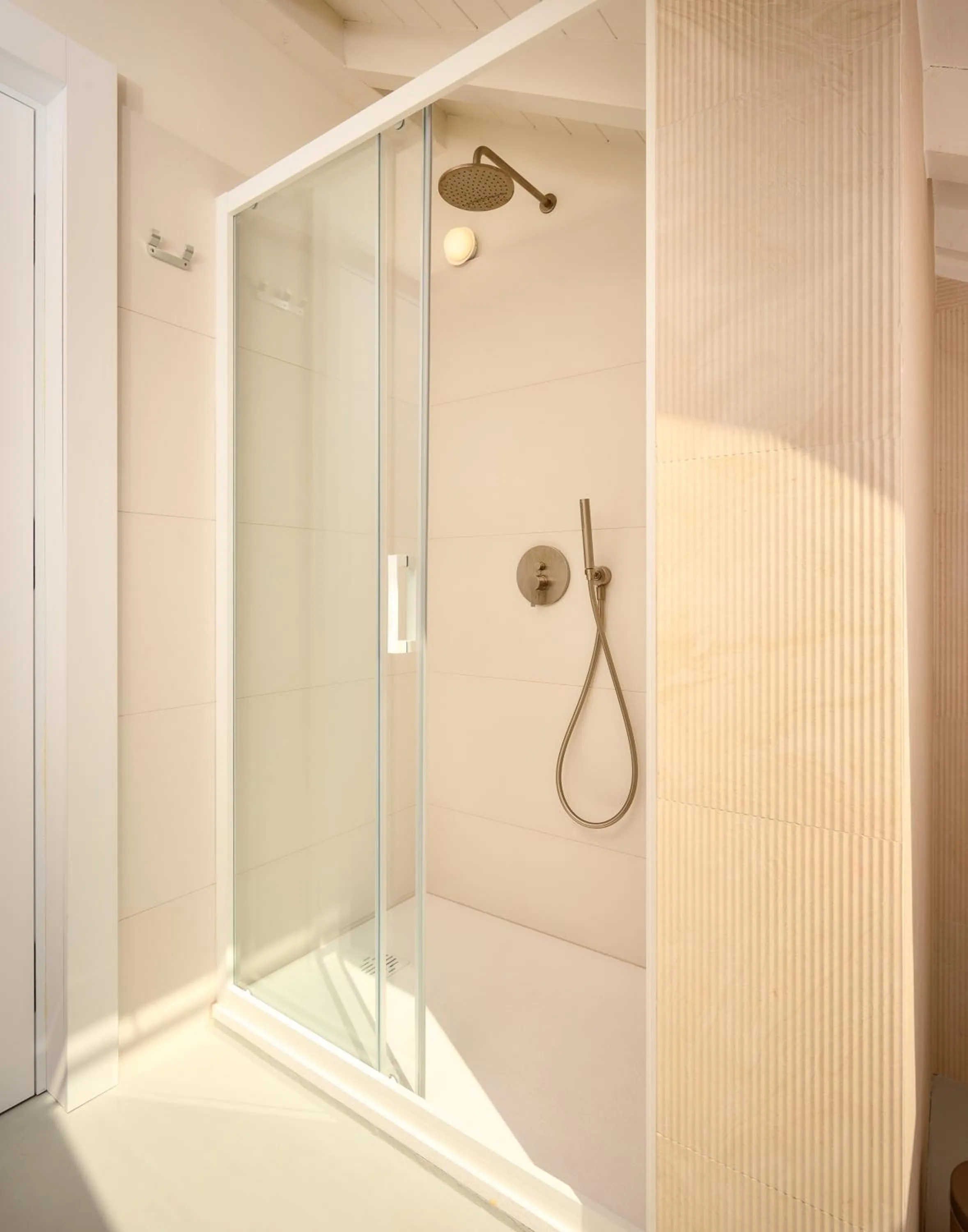 Shower in Central Heritage Hotel
