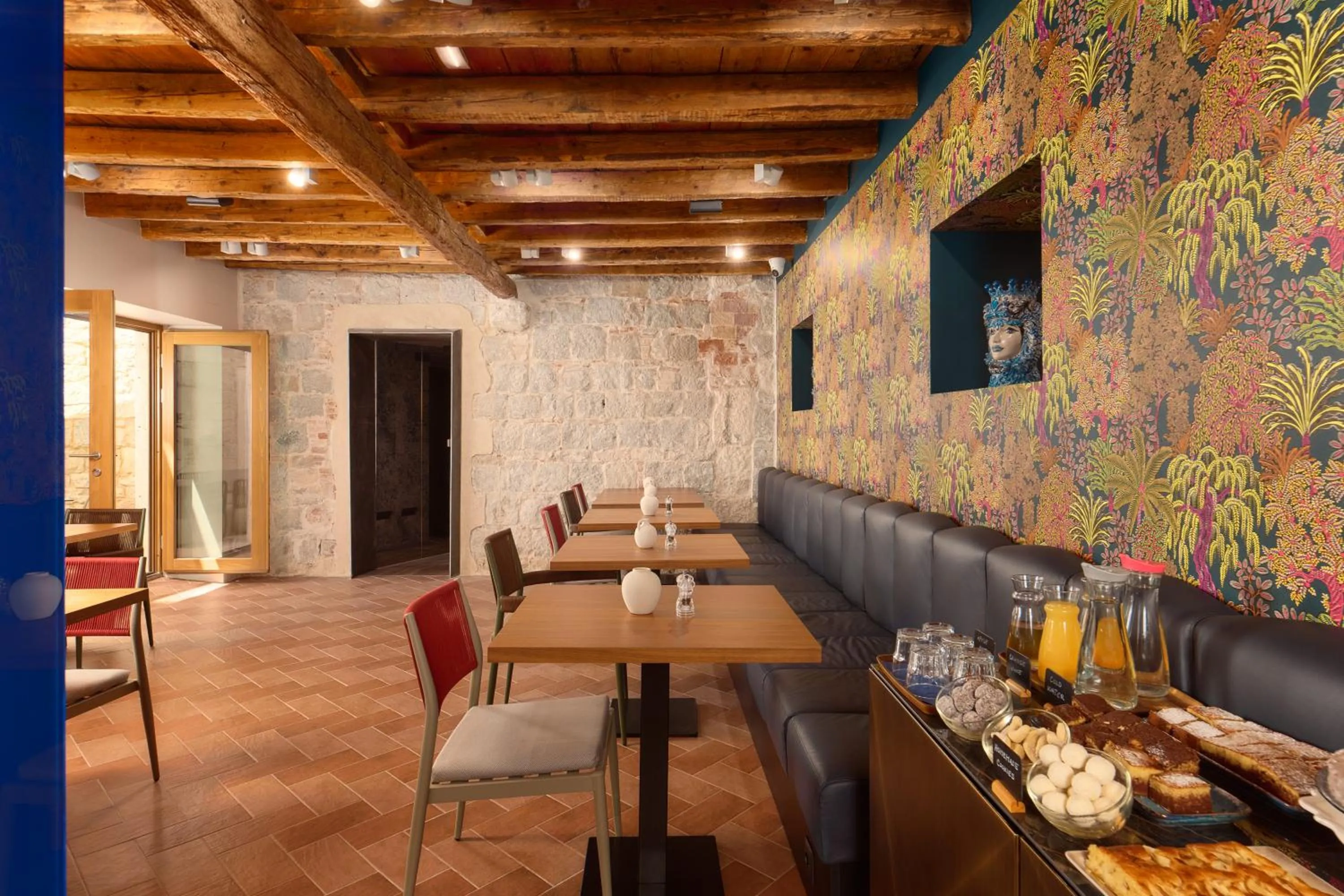 Restaurant/places to eat in Central Heritage Hotel