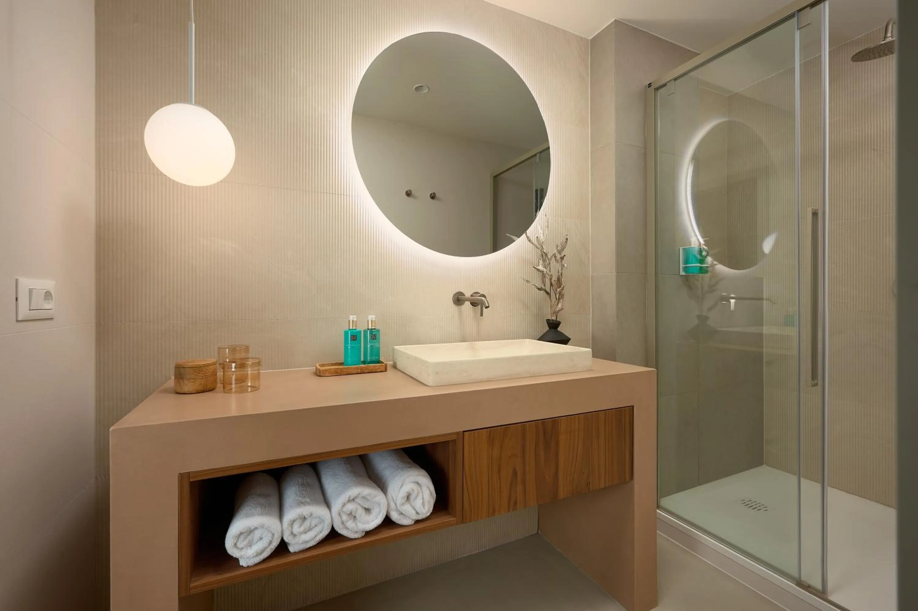 Shower in Central Heritage Hotel