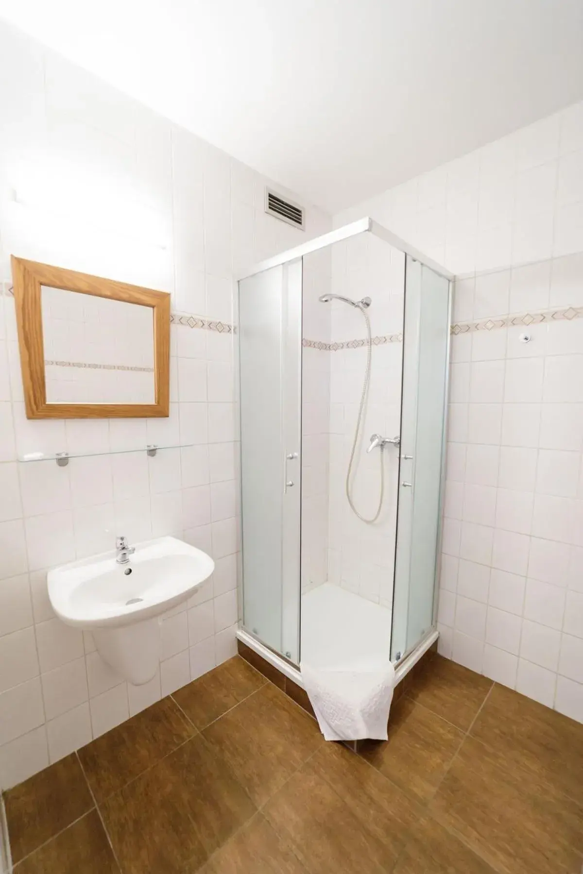 Single Room with Private Bathroom - single occupancy in Hotel Peliny Single Room with Private Bathroom - single occupancy in Hotel Peliny