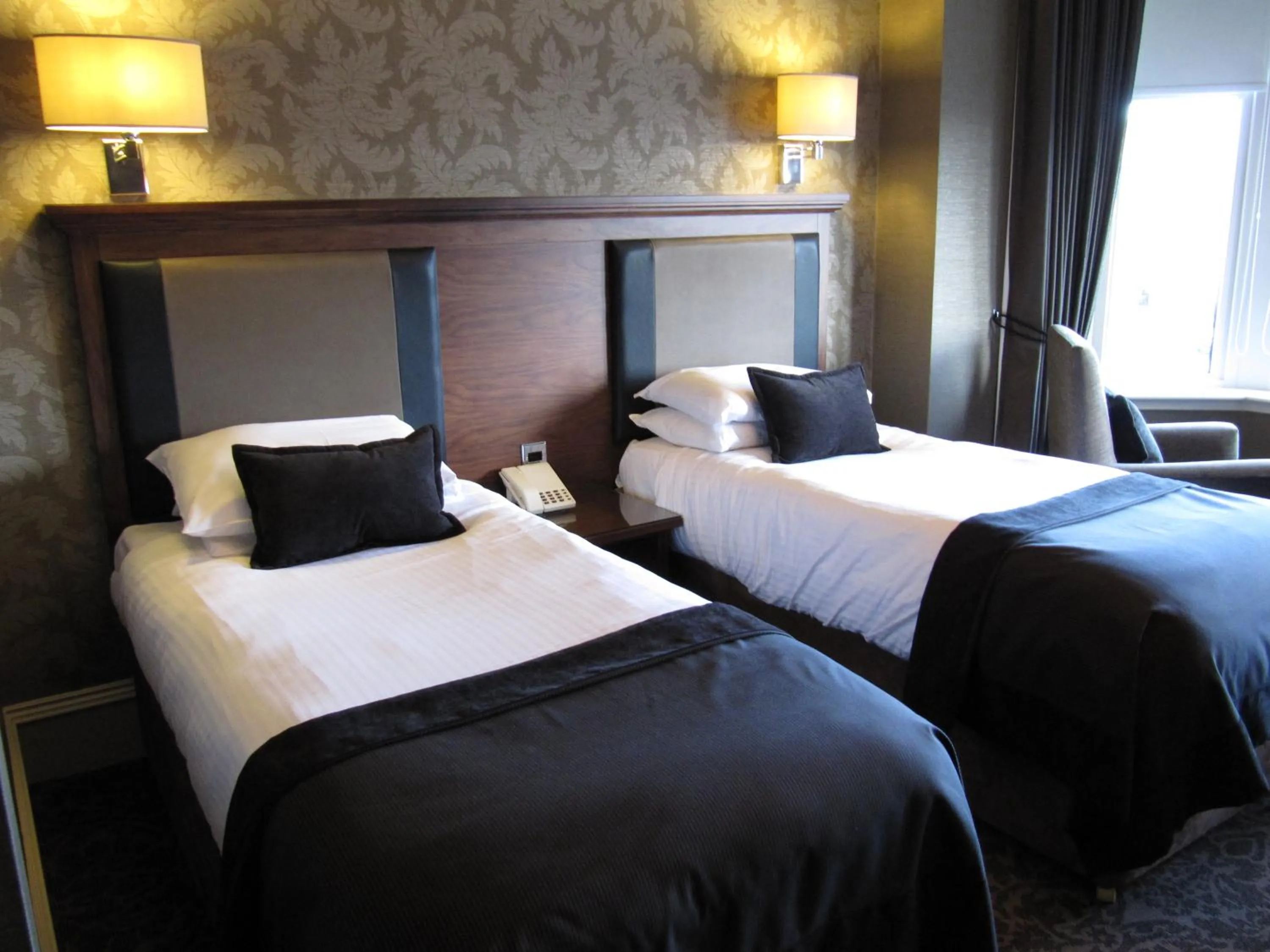 Bed in Best Western Motherwell Centre Moorings Hotel