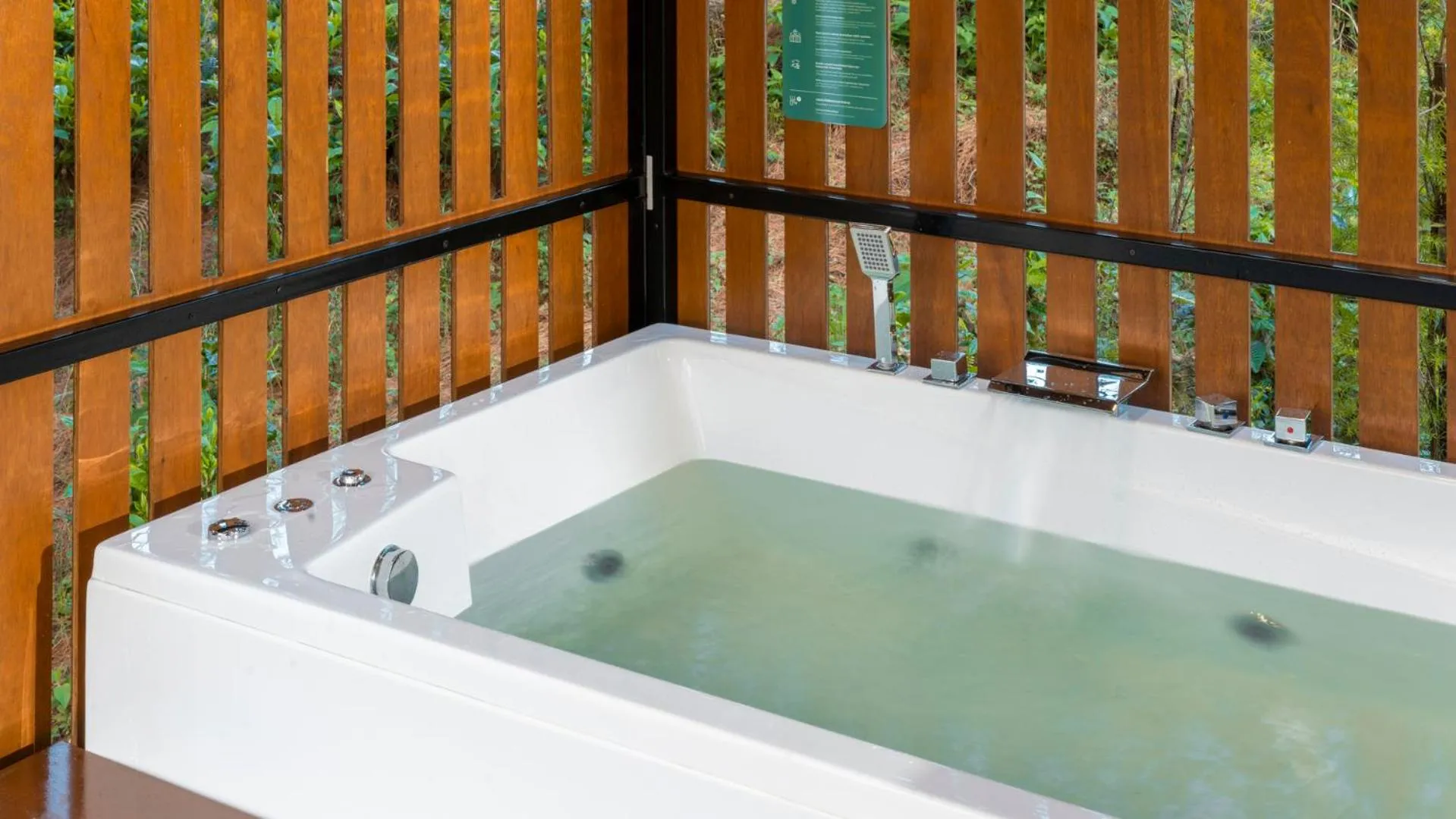 Hot Tub in Bobocabin Sukawana, Bandung