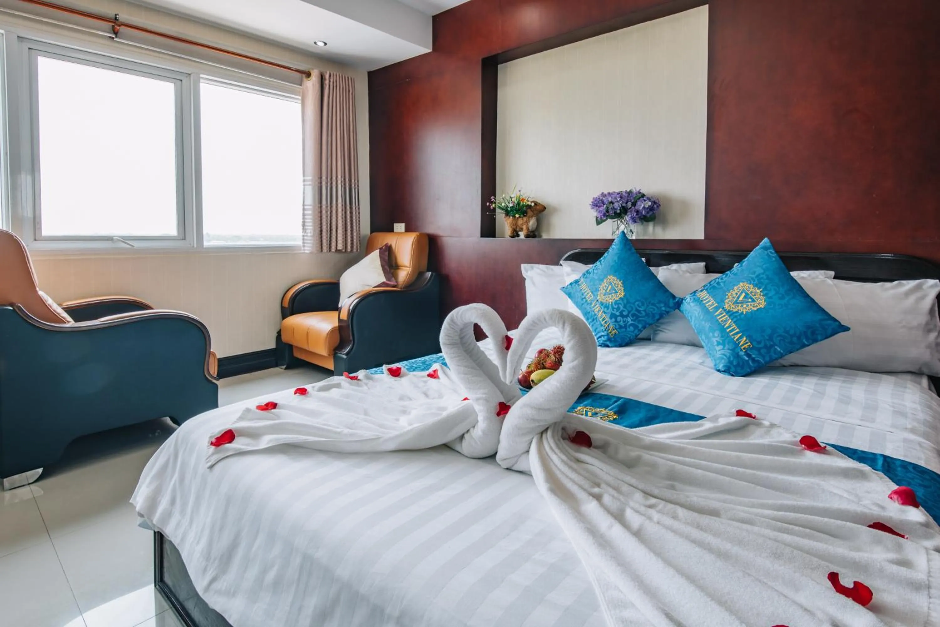 Photo of the whole room, Bed in V Hotel Vientiane