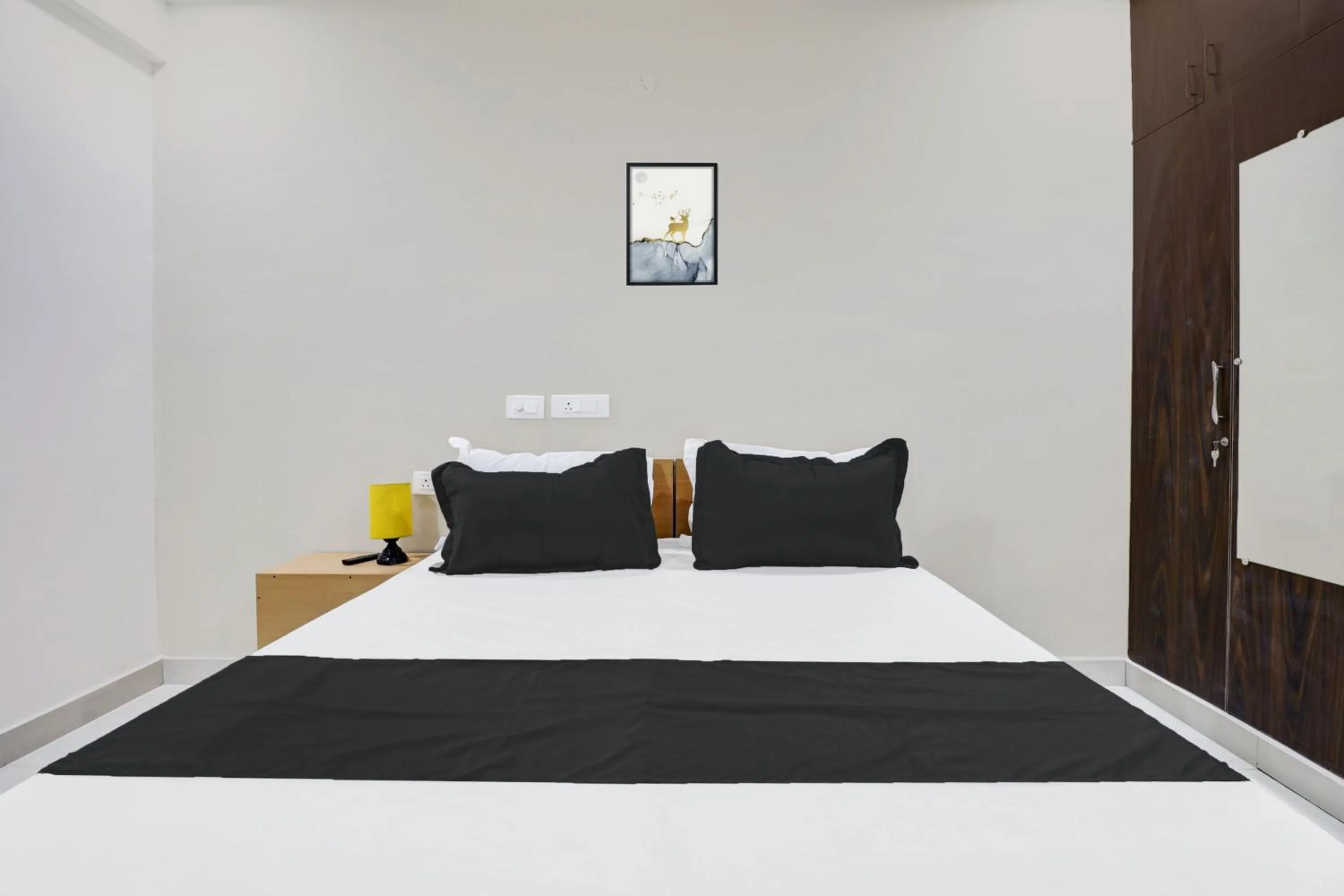 Bedroom in Hotel O Sri Harshitha Grand Near Zudio - Star Bazaar, Kundalhalli Gate